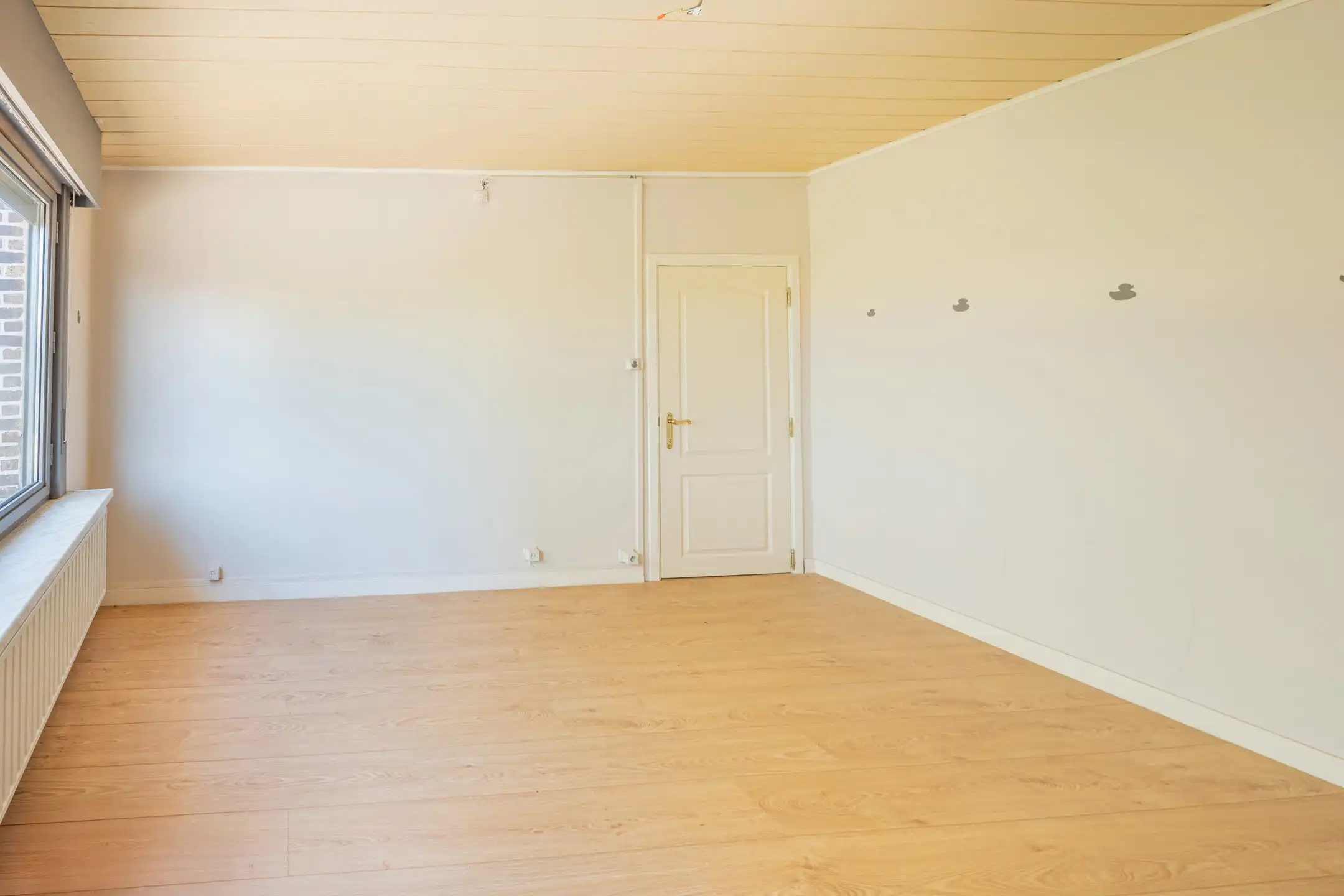 Te renoveren woning met magazijn op ruim perceel (833 m²)  foto 2