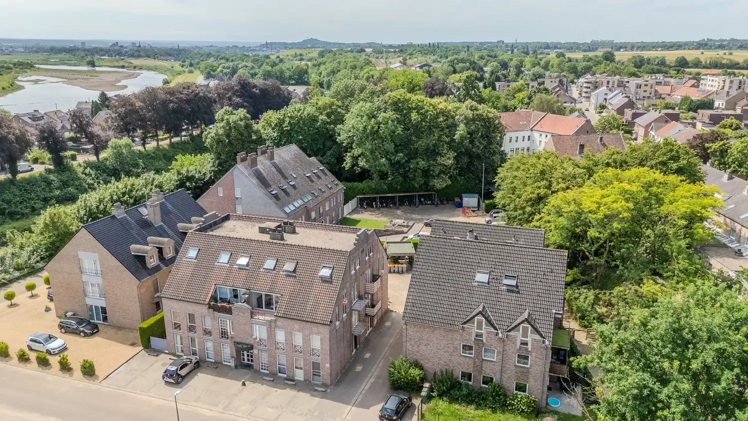 Instapklaar appartement met twee slaapkamers en ruime ondergrondse parking in Smeermaas, Lanaken. foto 30