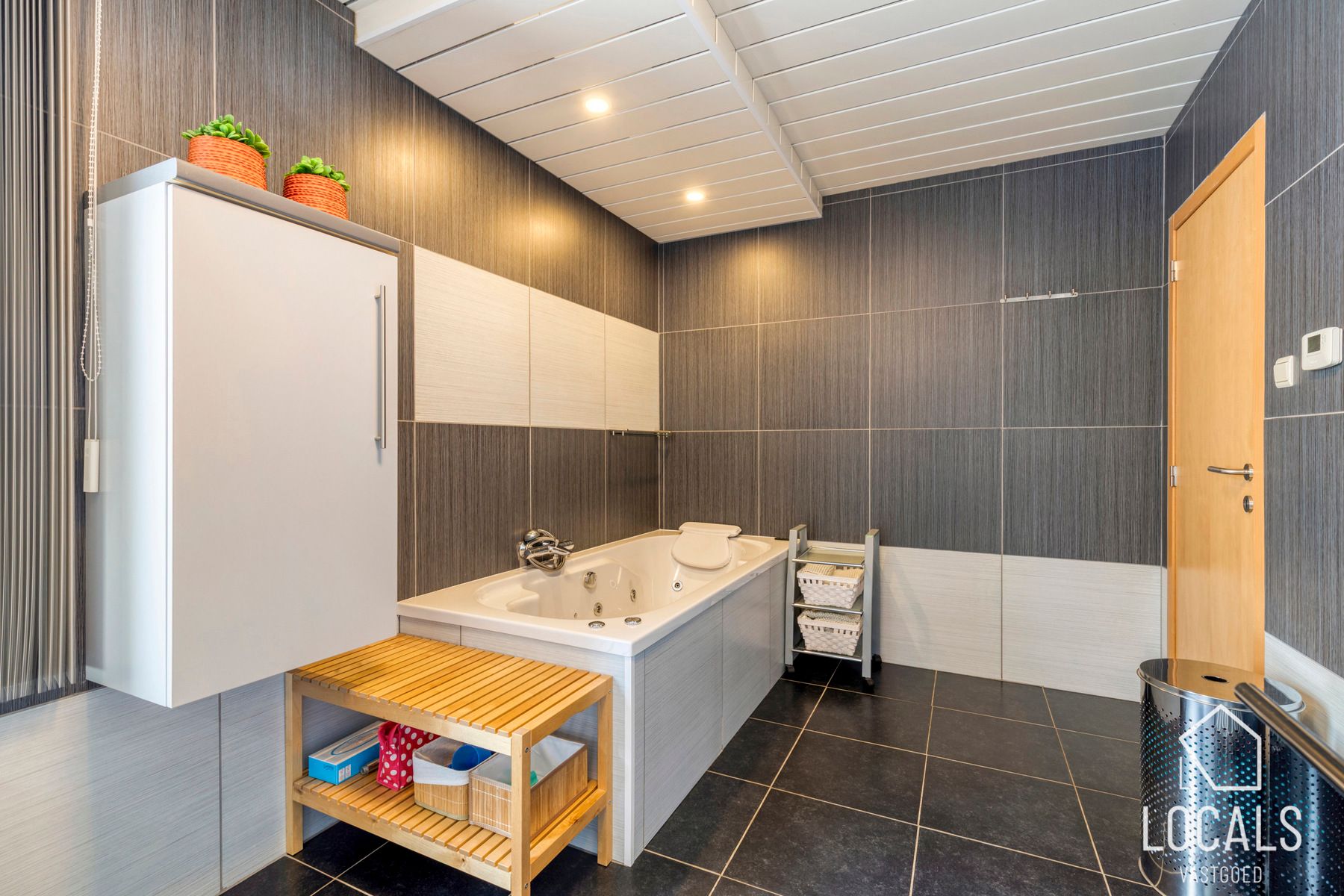 Instapklare halfopen bebouwing met tal van luxueuze extra’s foto 21