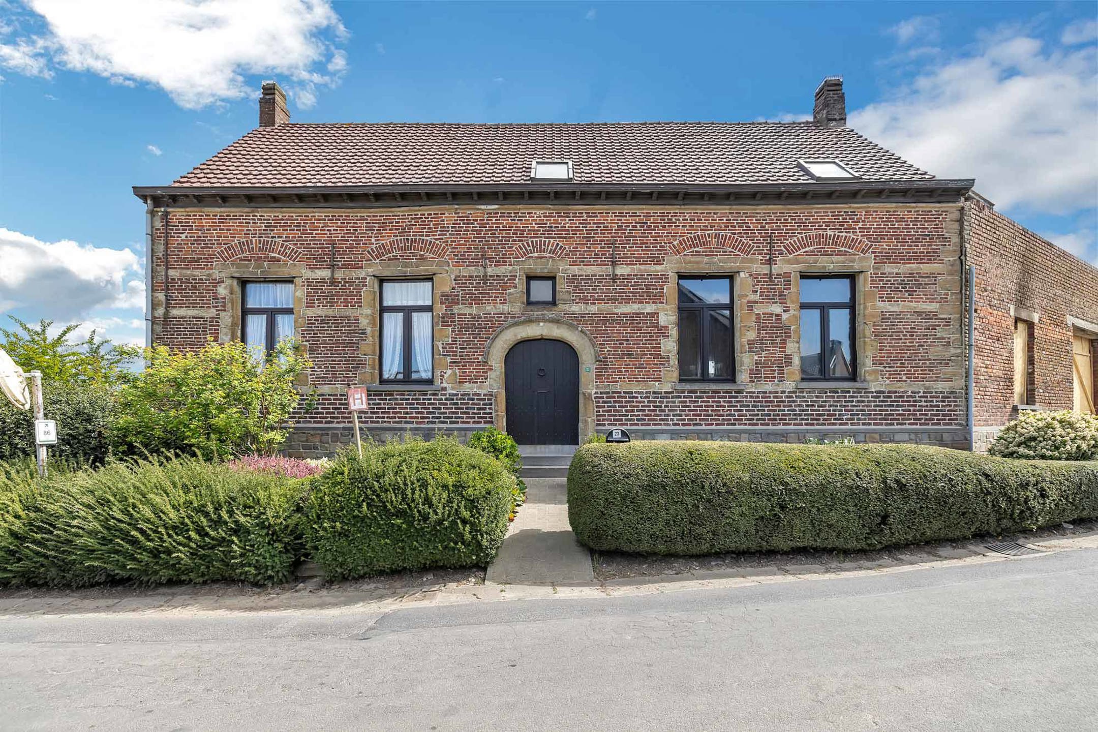 Hoofdfoto van de publicatie: Uitzonderlijke hoeve op perceel van meer dan 30 are