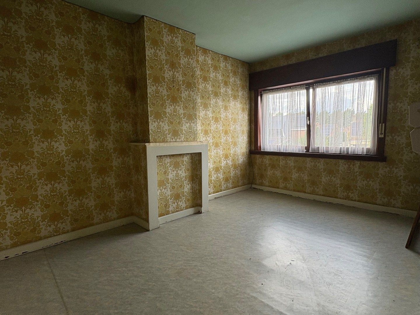 Te renoveren woning met 4 slaapkamers, tuin, uitweg en garage te koop in Harelbeke foto 5