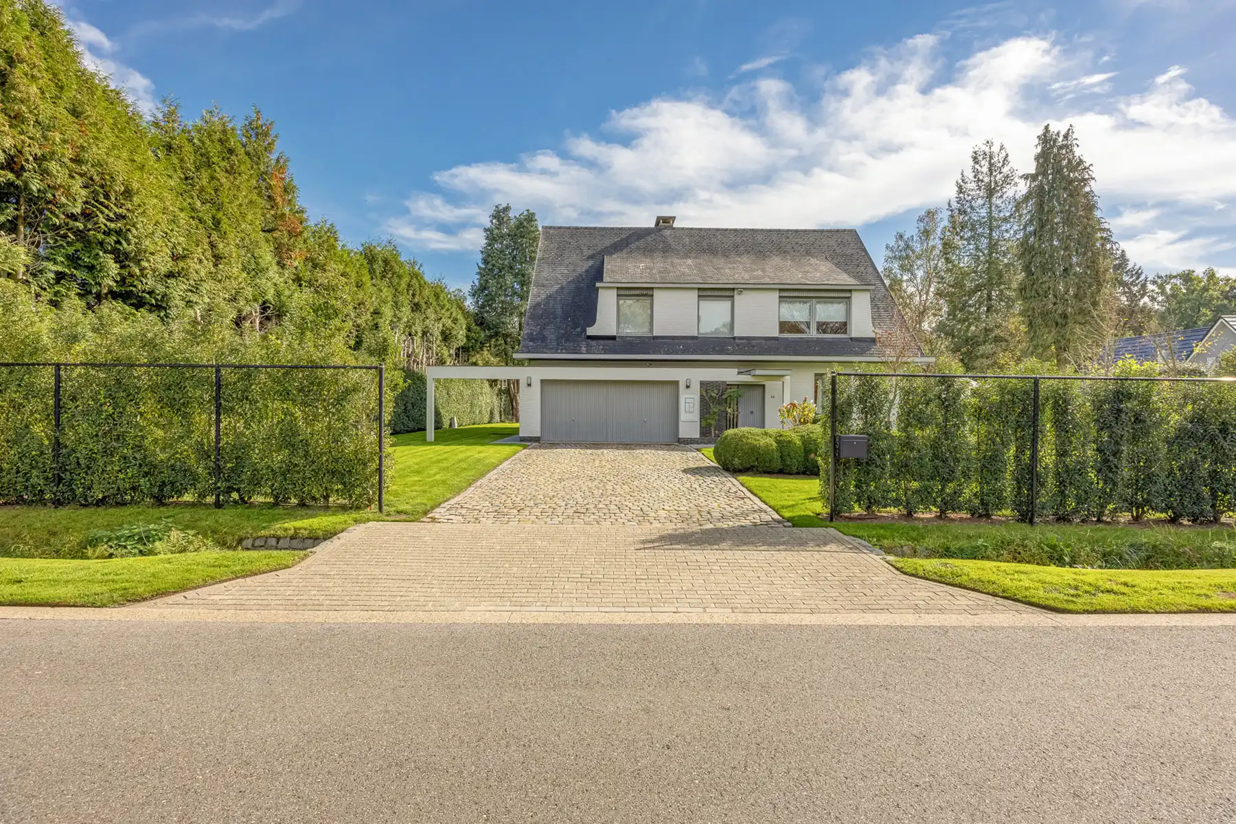 Ruime villa met zwembad op toplocatie in 's Gravenwezel foto 27