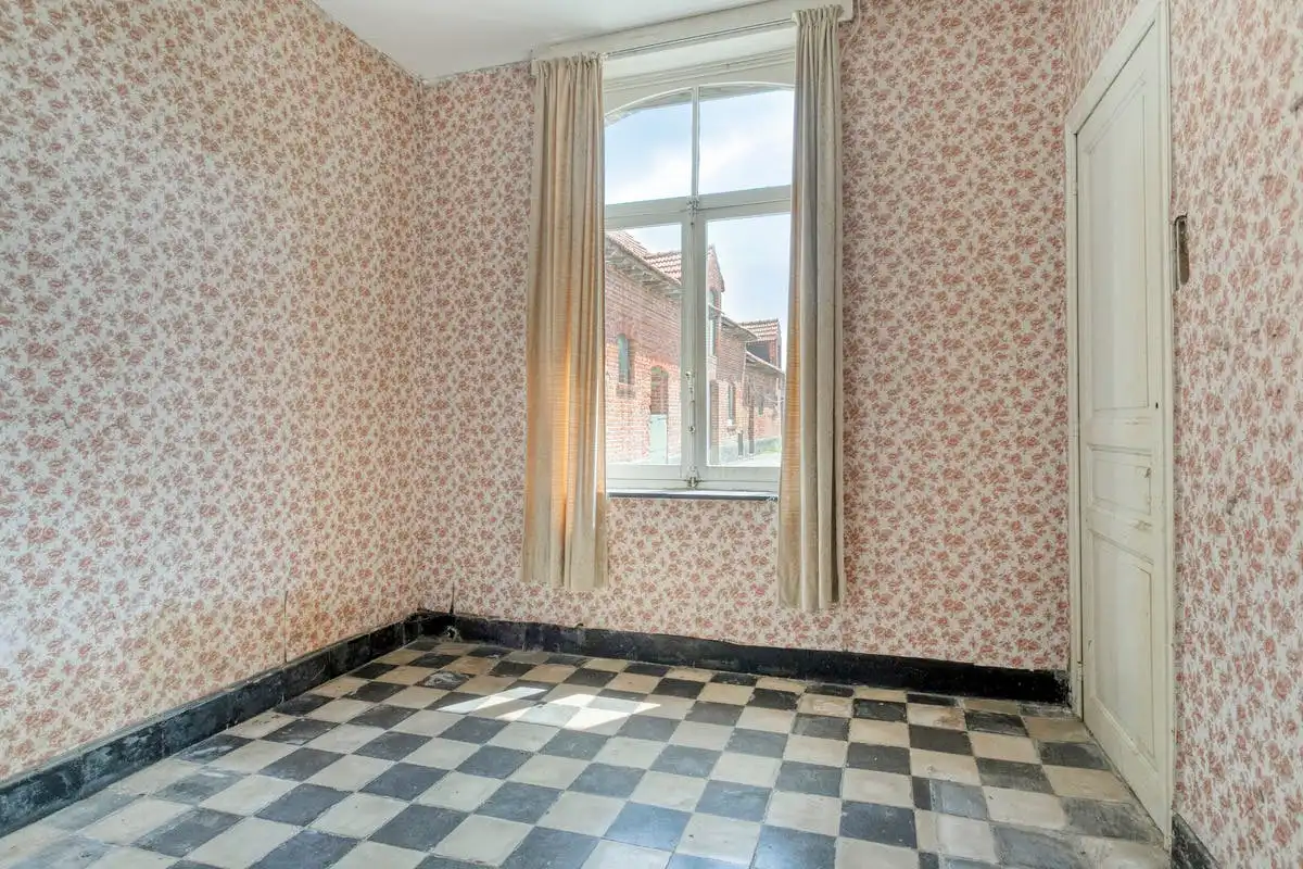 Te renoveren hoeve met landbouwgrond te koop in Wervik!  foto 9