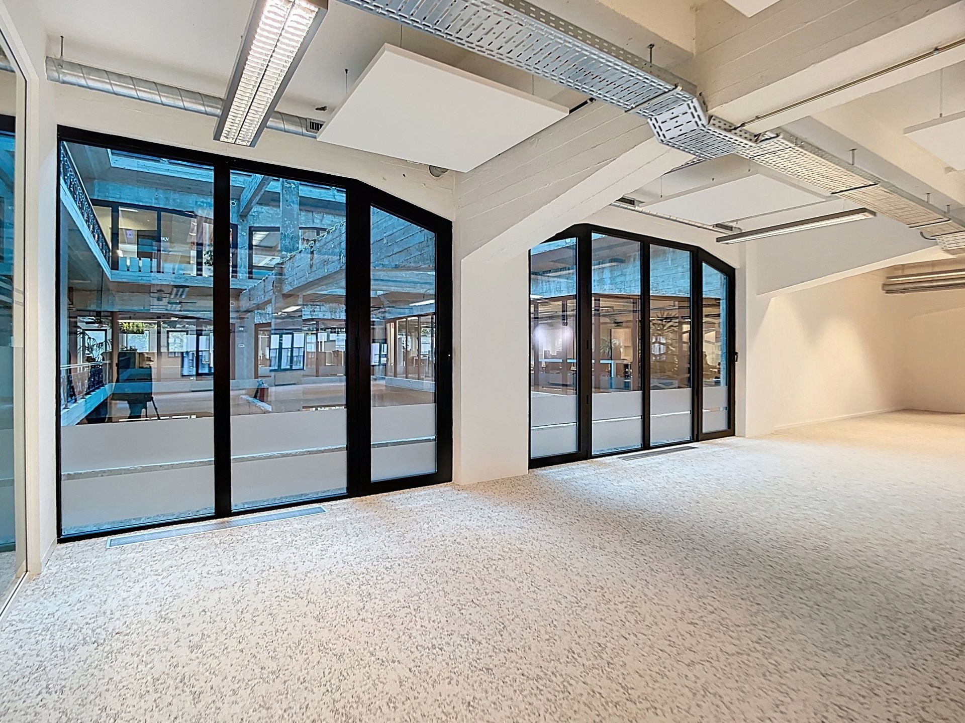 Afgewerkte kantoren in authentieke setting te huur foto 12