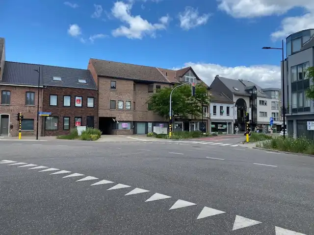 Handelsruimte  (+-160m²) met 6 autostaanplaatsen centrum Geel. foto 17