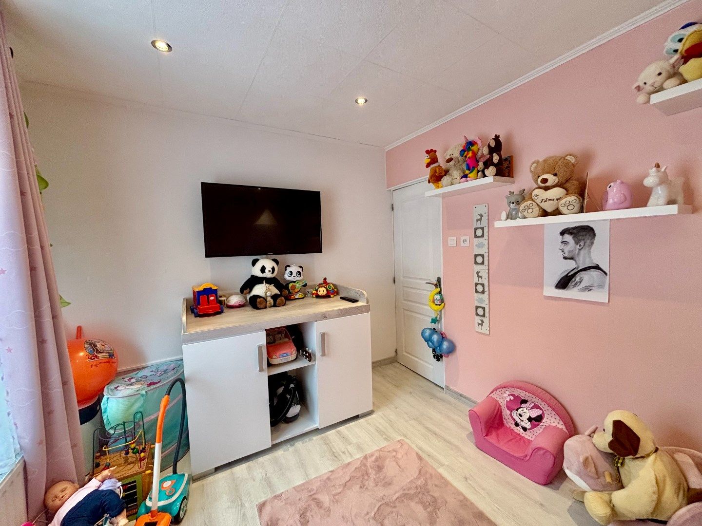 GERENOVEERDE RIJWONING MET 3 SLPKS, 2 BADKAMERS EN MOGELIJKHEID HUURGARAGE foto 10