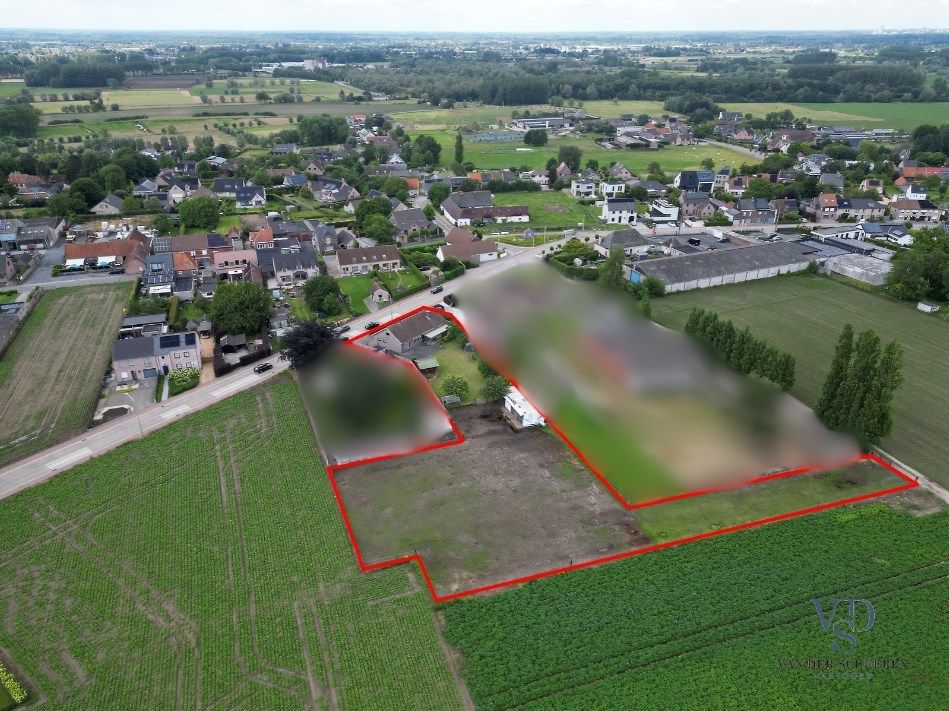 Degelijke laagbouw met grond (> 3600 m²). foto 1