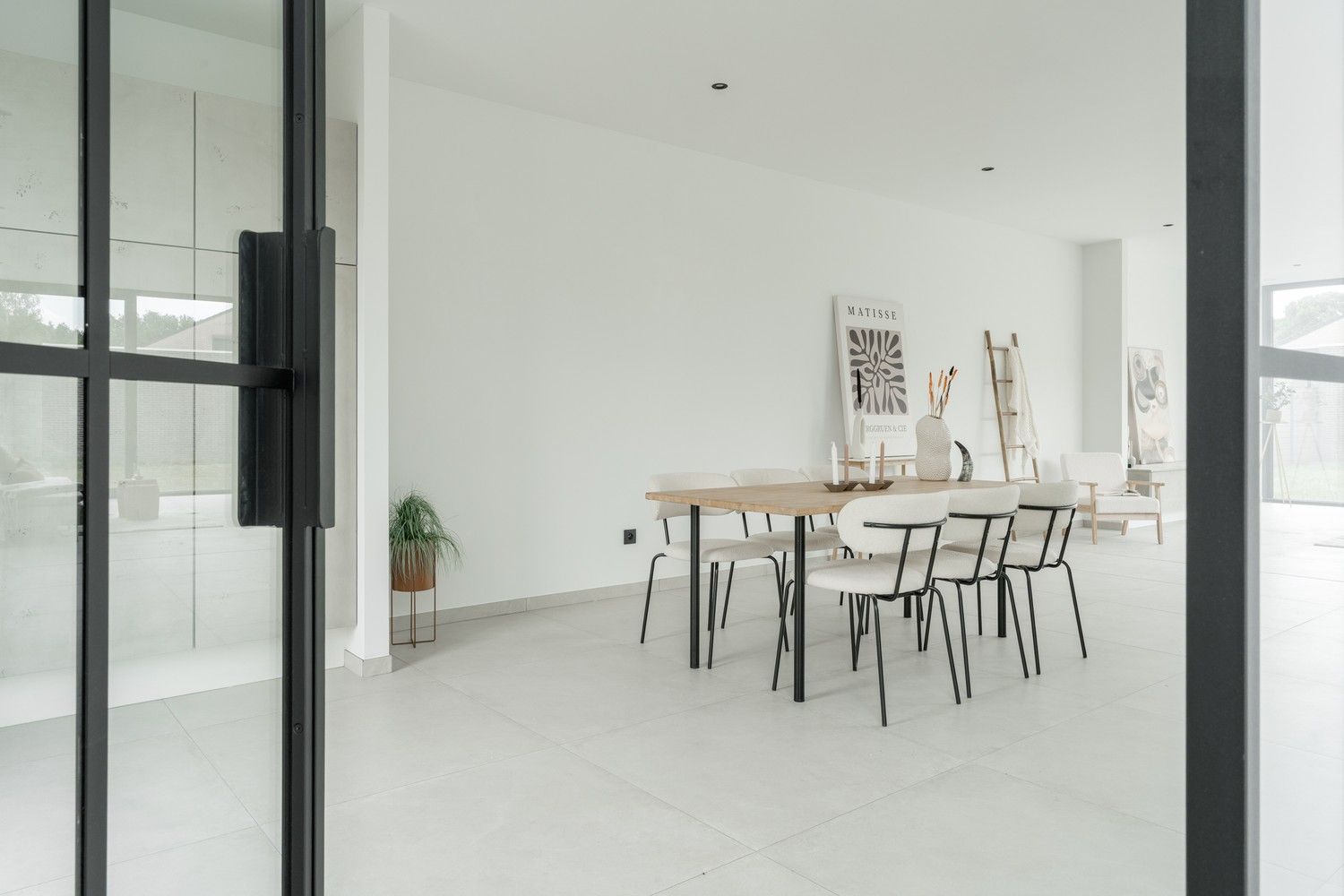 Prachtige luxueuze villa met enorme raampartijen foto 4