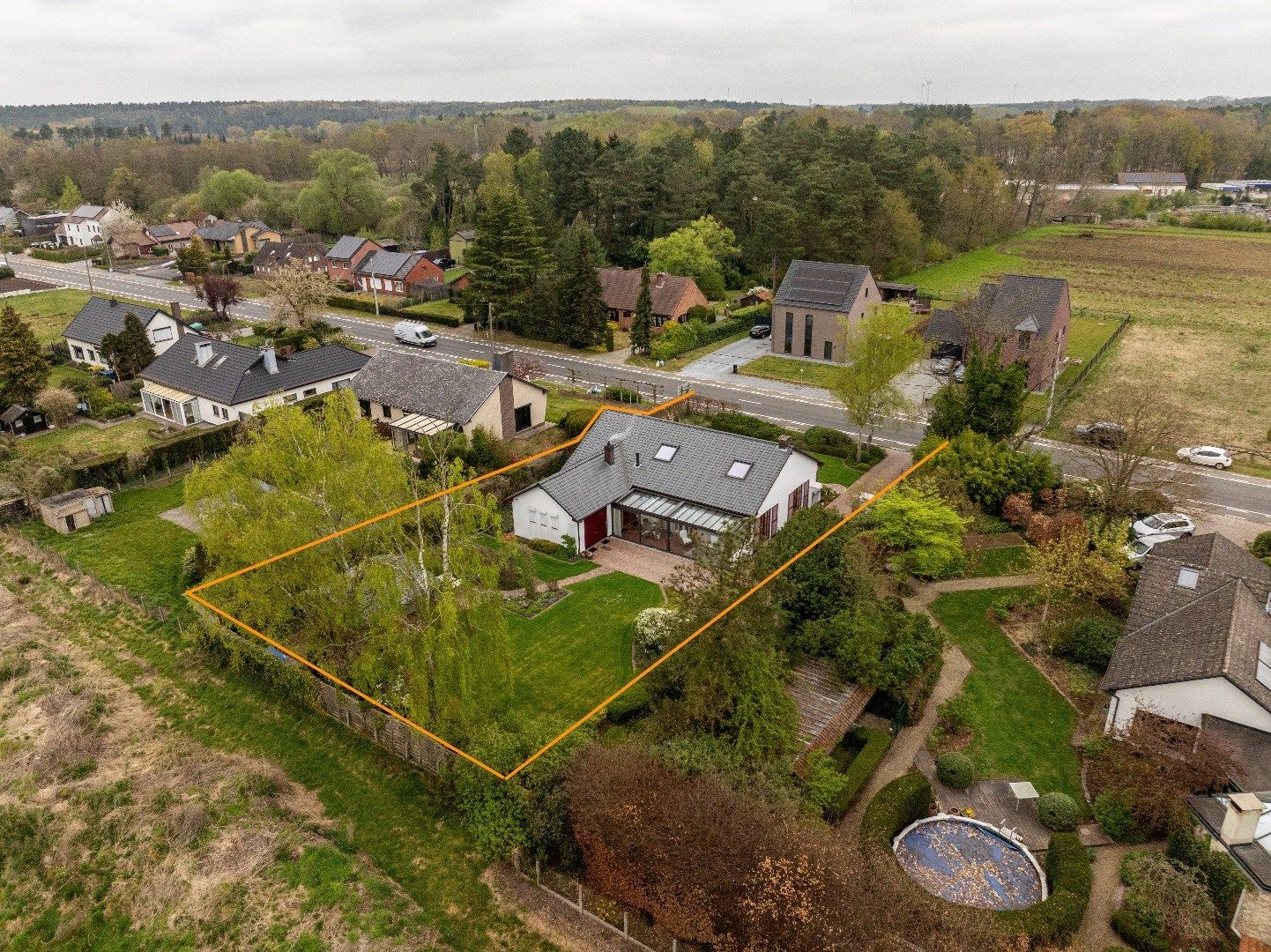 Instapklare woning met 5 slaapkamers op een zonnig perceel van 12a 50ca foto 37