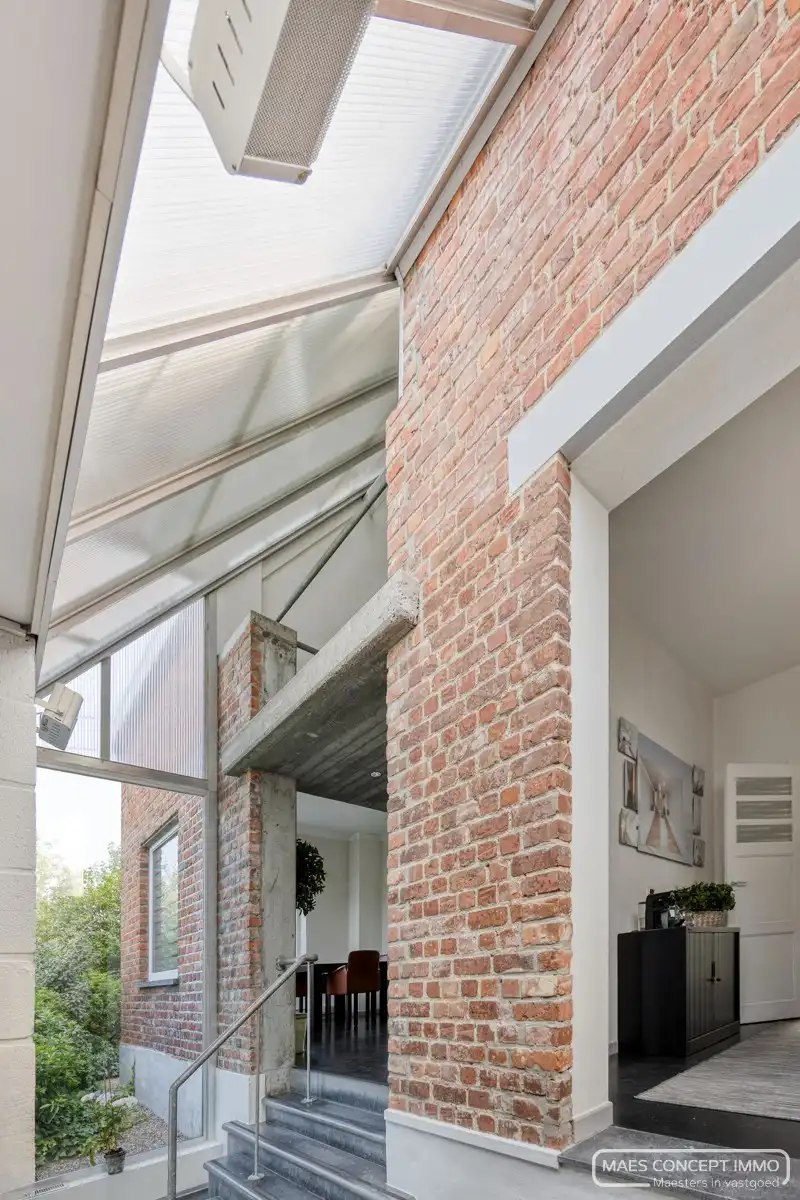 Veelzijdige woning met atelier en ruime garage te koop in Waregem foto 6
