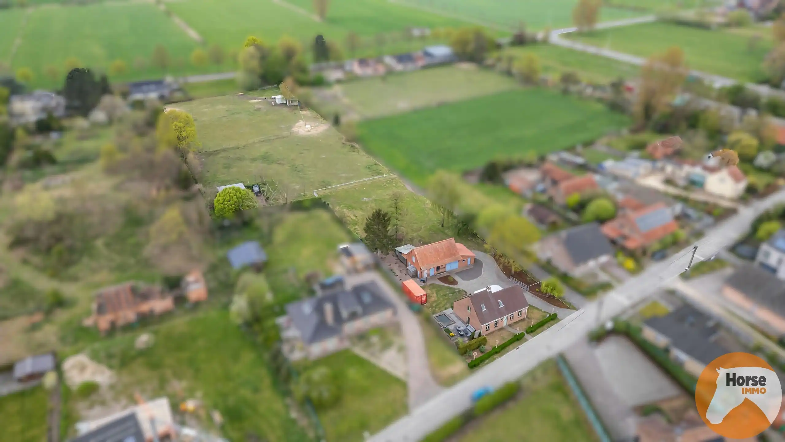 LOKEREN - Charmante woning met schuur en aanpalende weide  foto 4