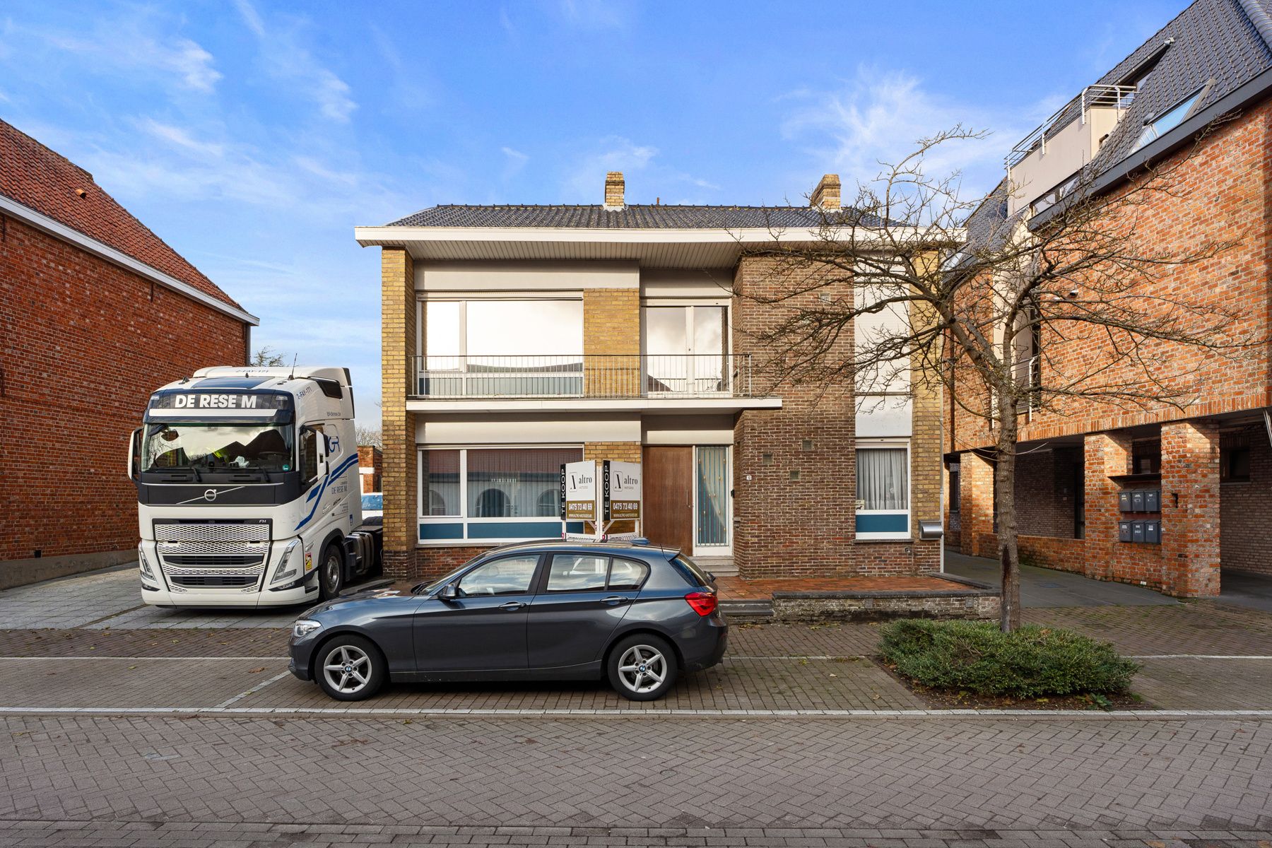 Statige, ruime woning met 5 slaapkamers in hartje Oedelem foto 2