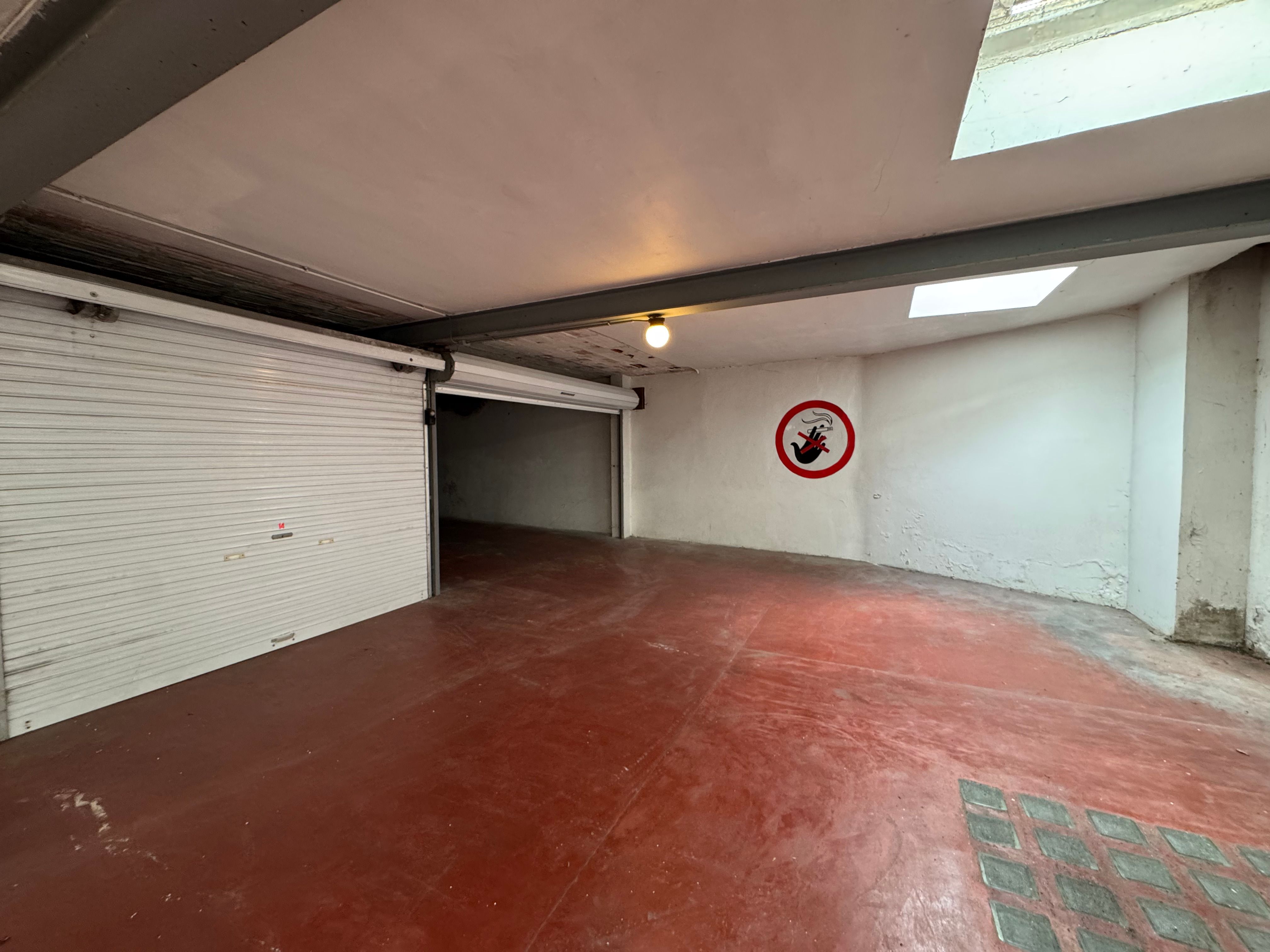 Ruime garagebox 21m² nabij centrum en kust foto 4