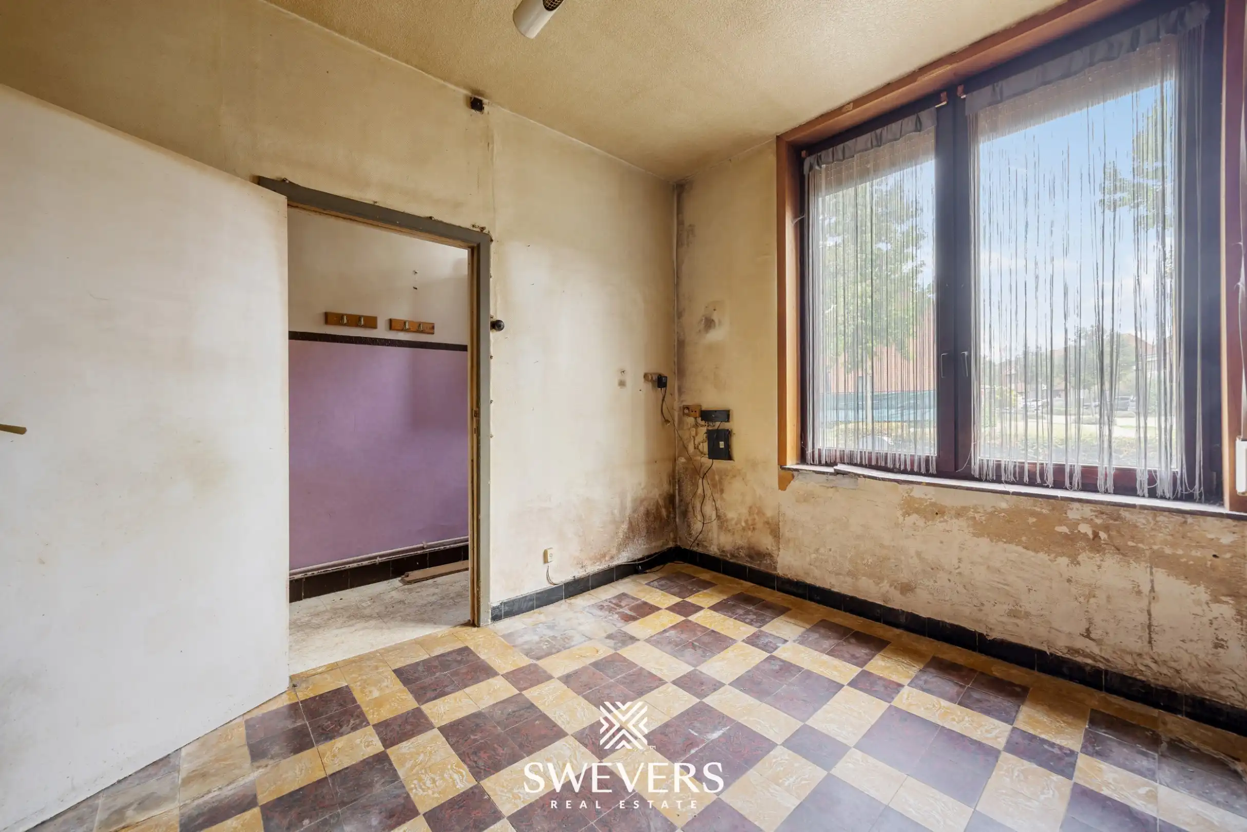 Renovatieproject met veel potentieel: karaktervolle rijwoning met tuin in de Banneuxwijk foto 5
