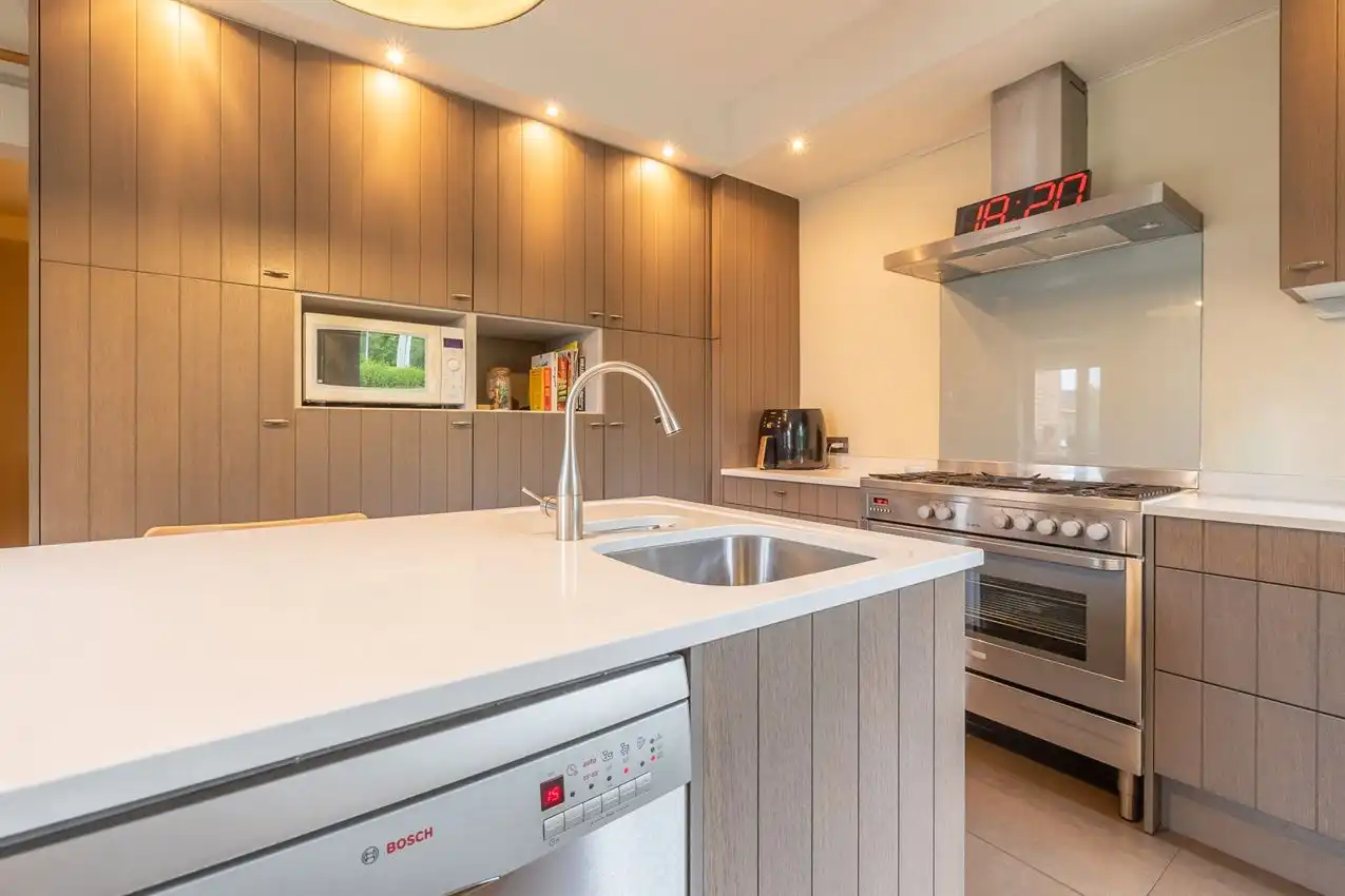 Gunstig gelegen woning met 3 slpk, tuin, carport, garage foto 8