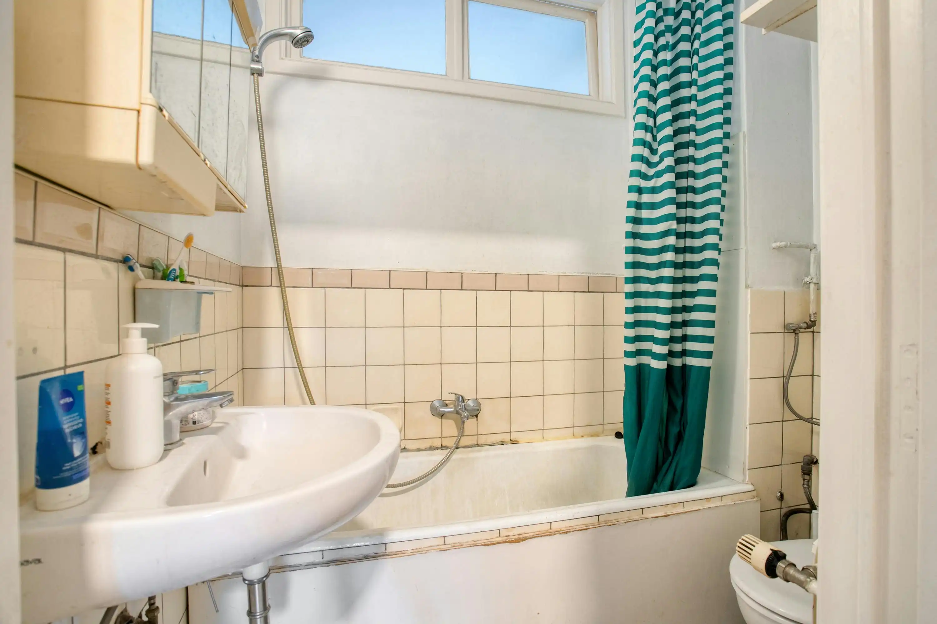 Te renoveren appartement met twee slaapkamers foto 7
