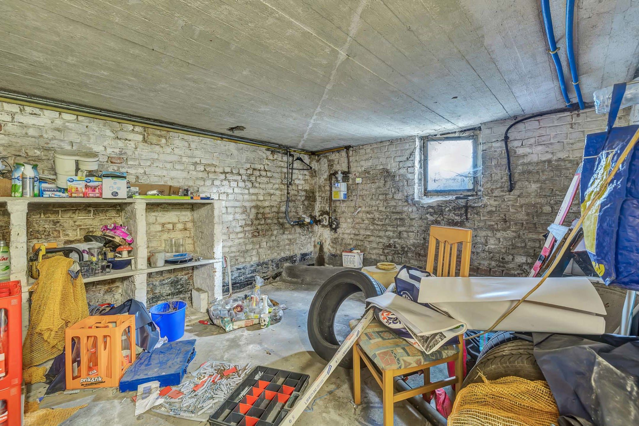 Op te frissen/te renoveren woning op strategische locatie foto 19