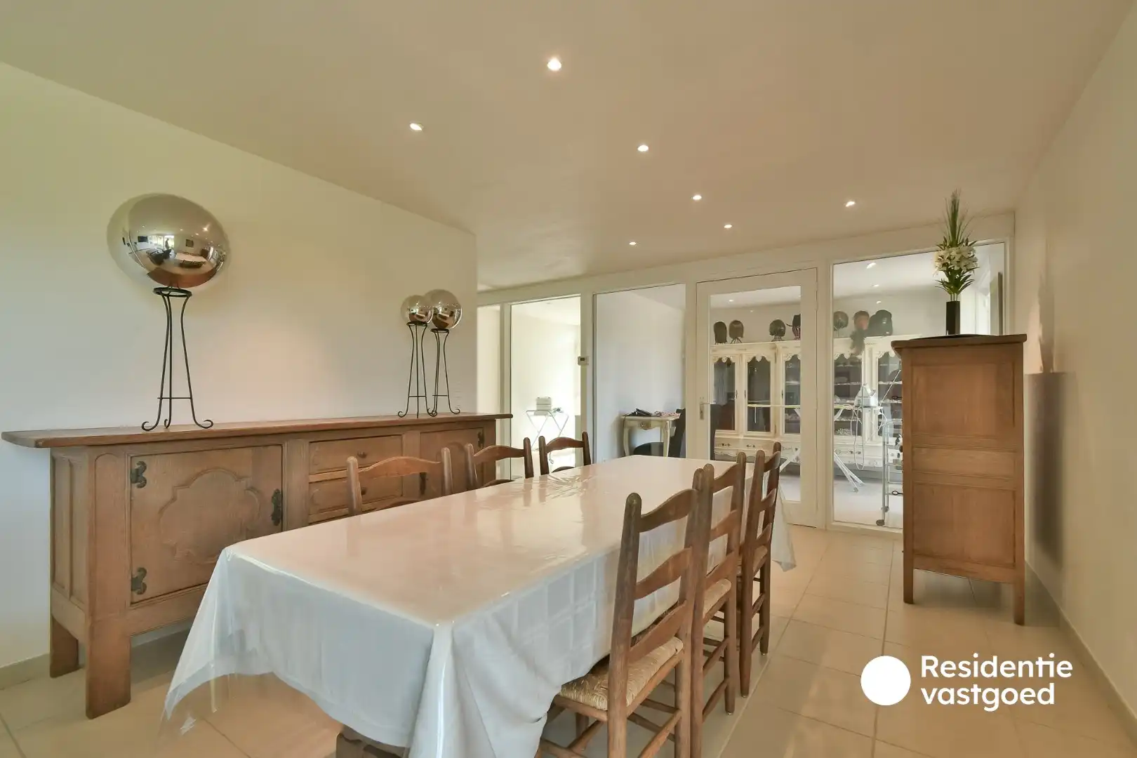 Verrassend ruime woning met unieke indeling en veel potentieel in Torhout! foto 11