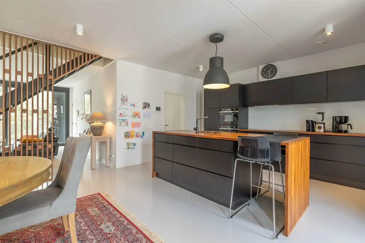 heel royaal, recent, nabij station, rustig, label A met garage foto 14