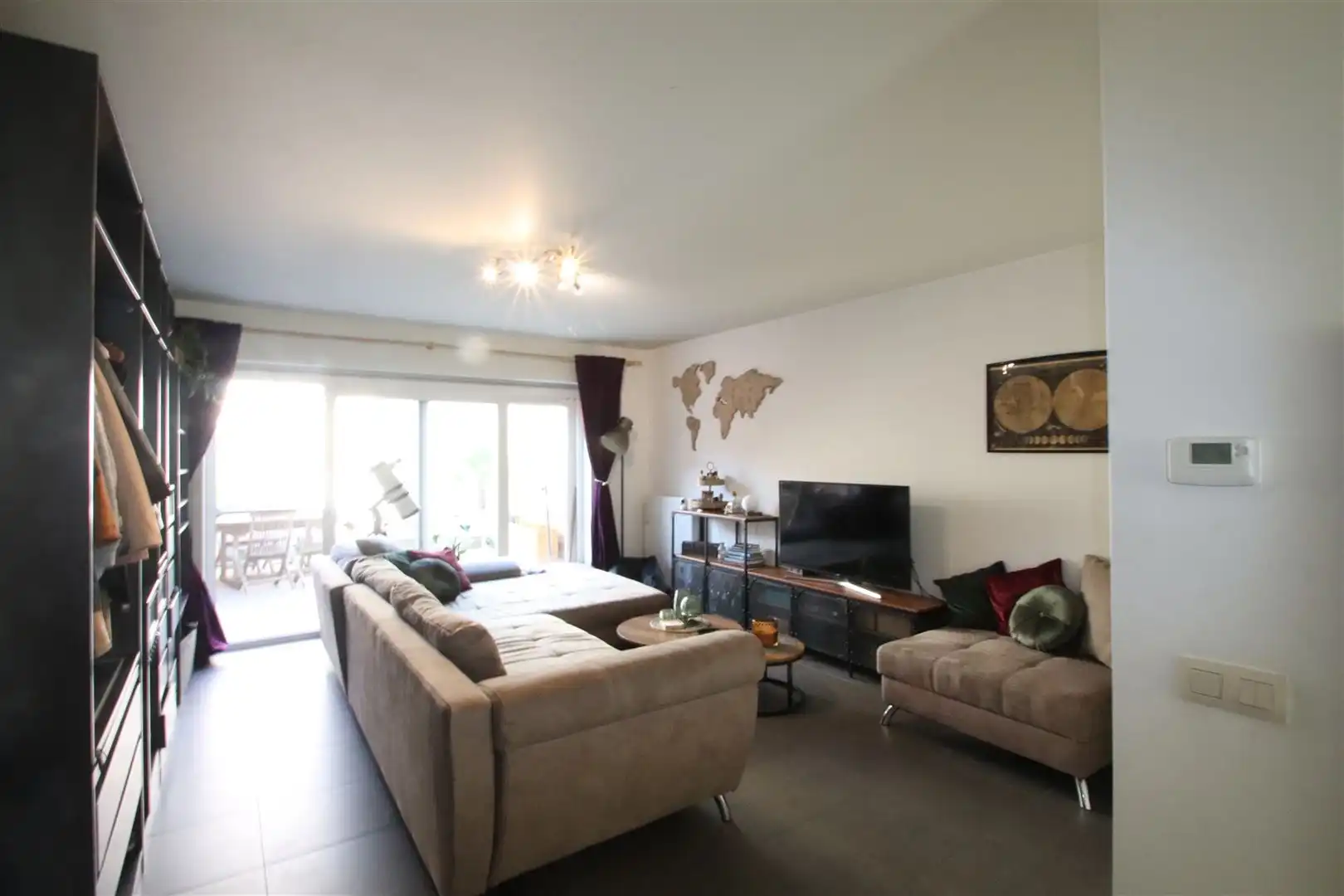 Studio met ruim terras gelegen op 250 meter van het Station foto 4