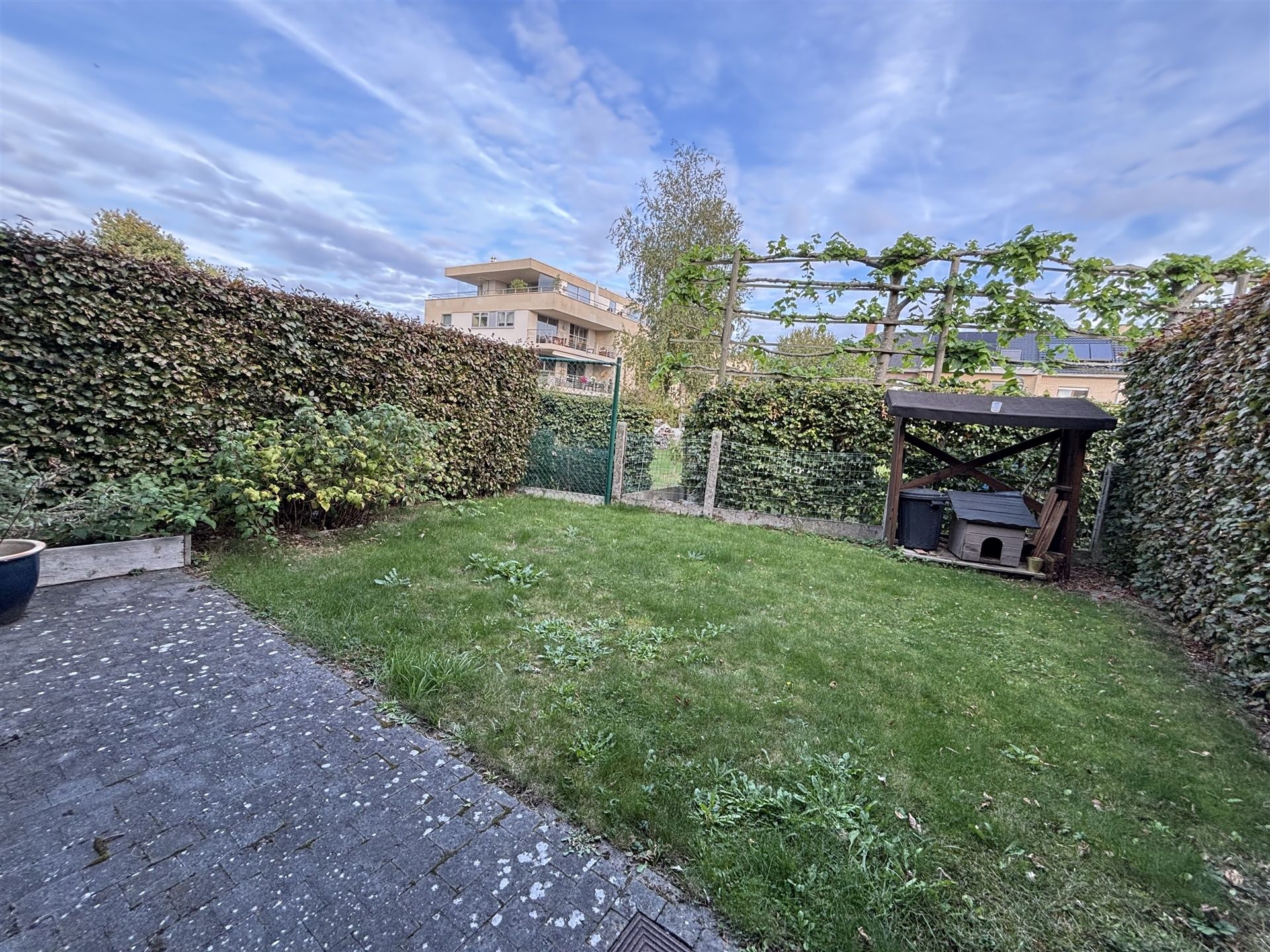 BEZOEKEN VOLZET: Moderne woning met 4 slaapkamers en tuin  foto 34