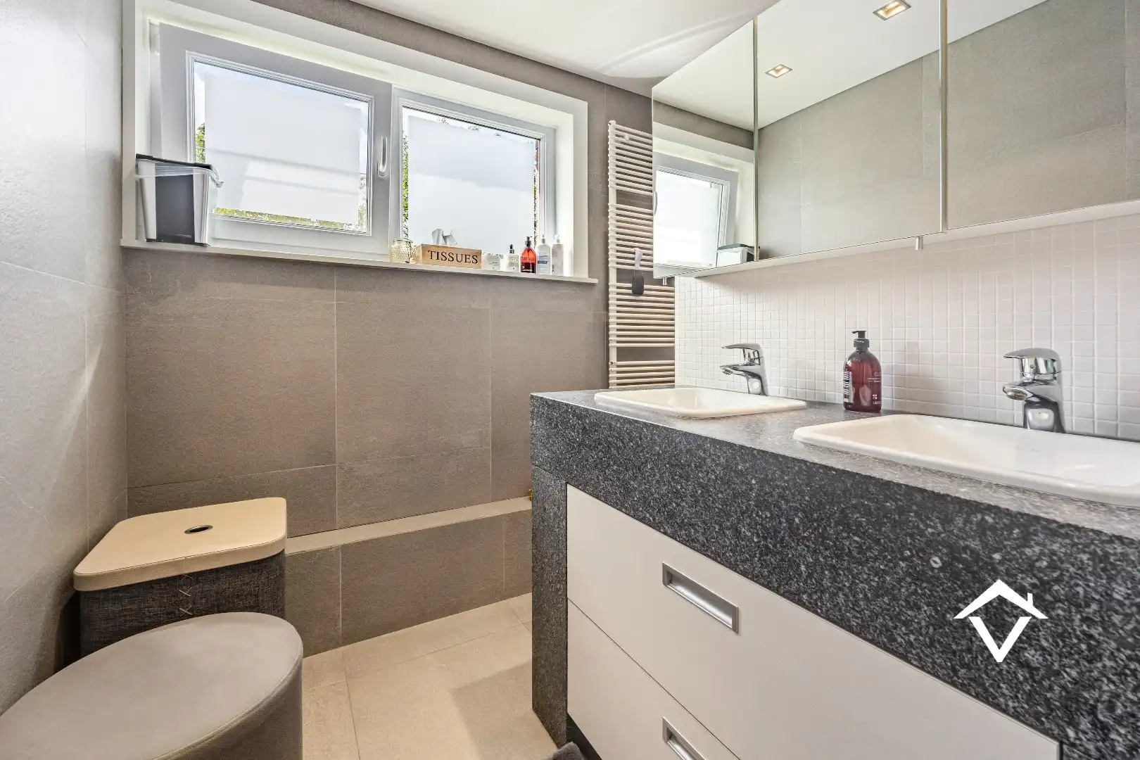 Recente halfopen bebouwing met 3 slaapkamers, garage en terras tuin foto 18
