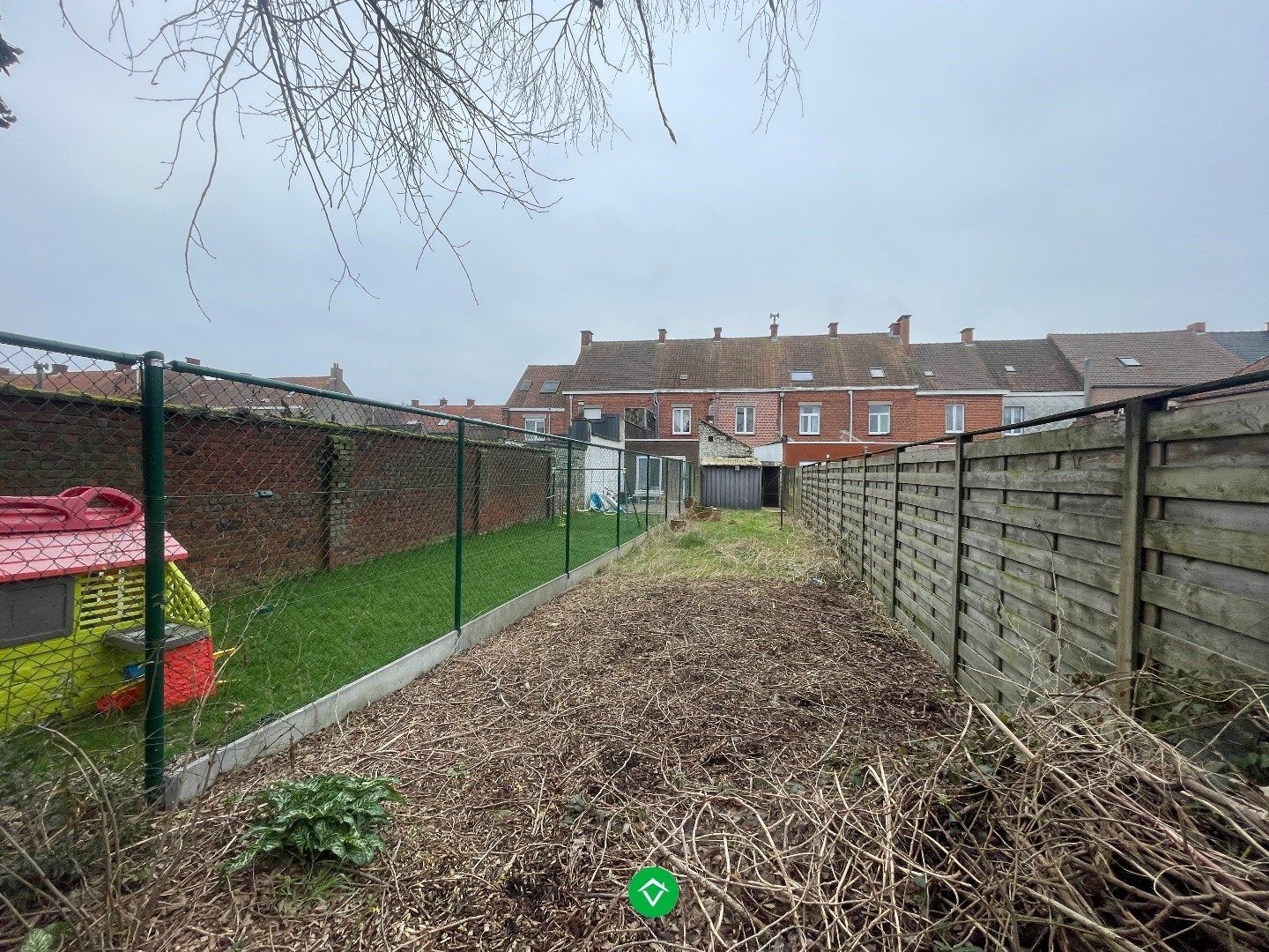 Centraal gelegen rijwoning met 2 slaapkamers en diepe tuin te Roeselare foto 10