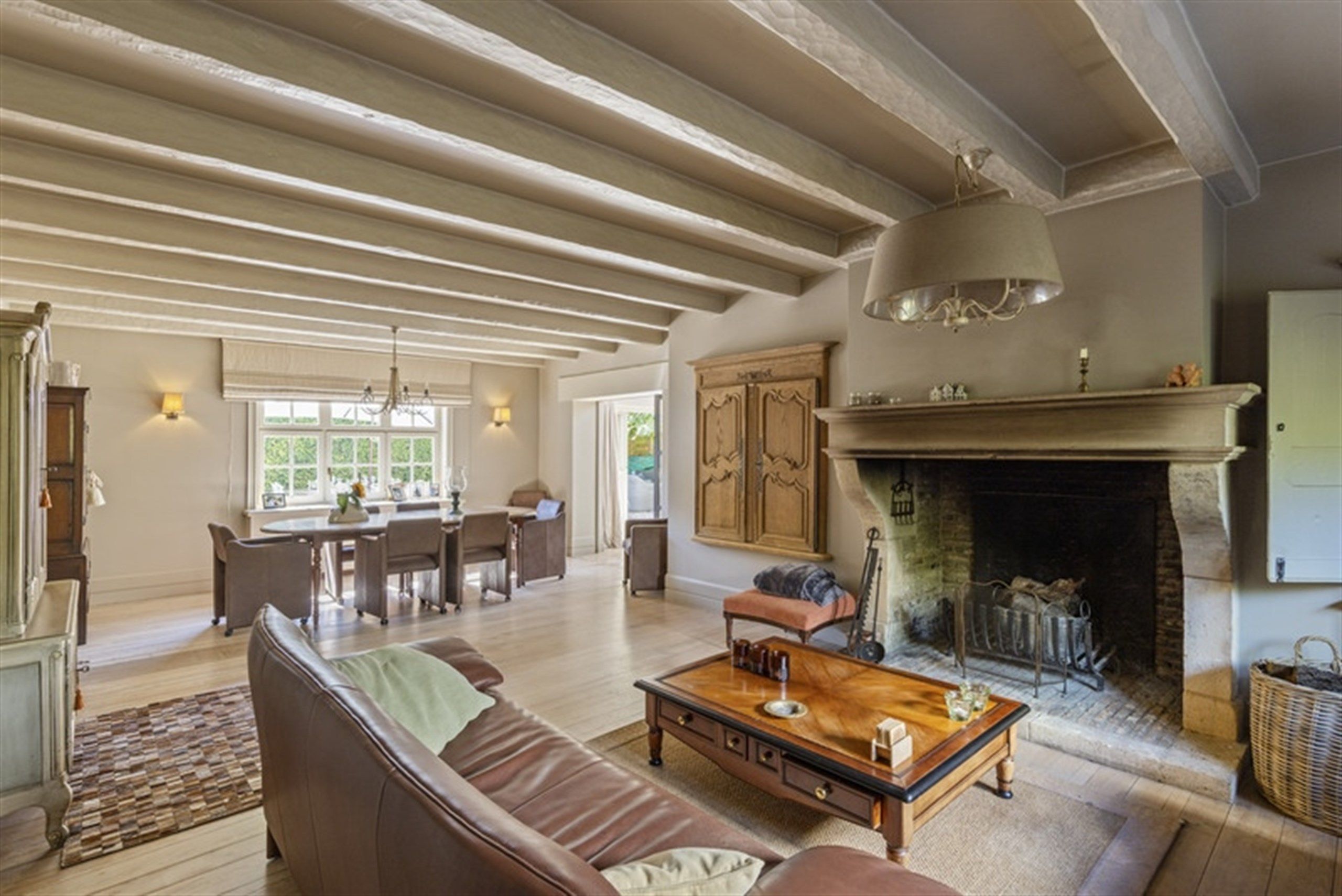 Elegante villa op toplocatie met dubbele garage foto 7