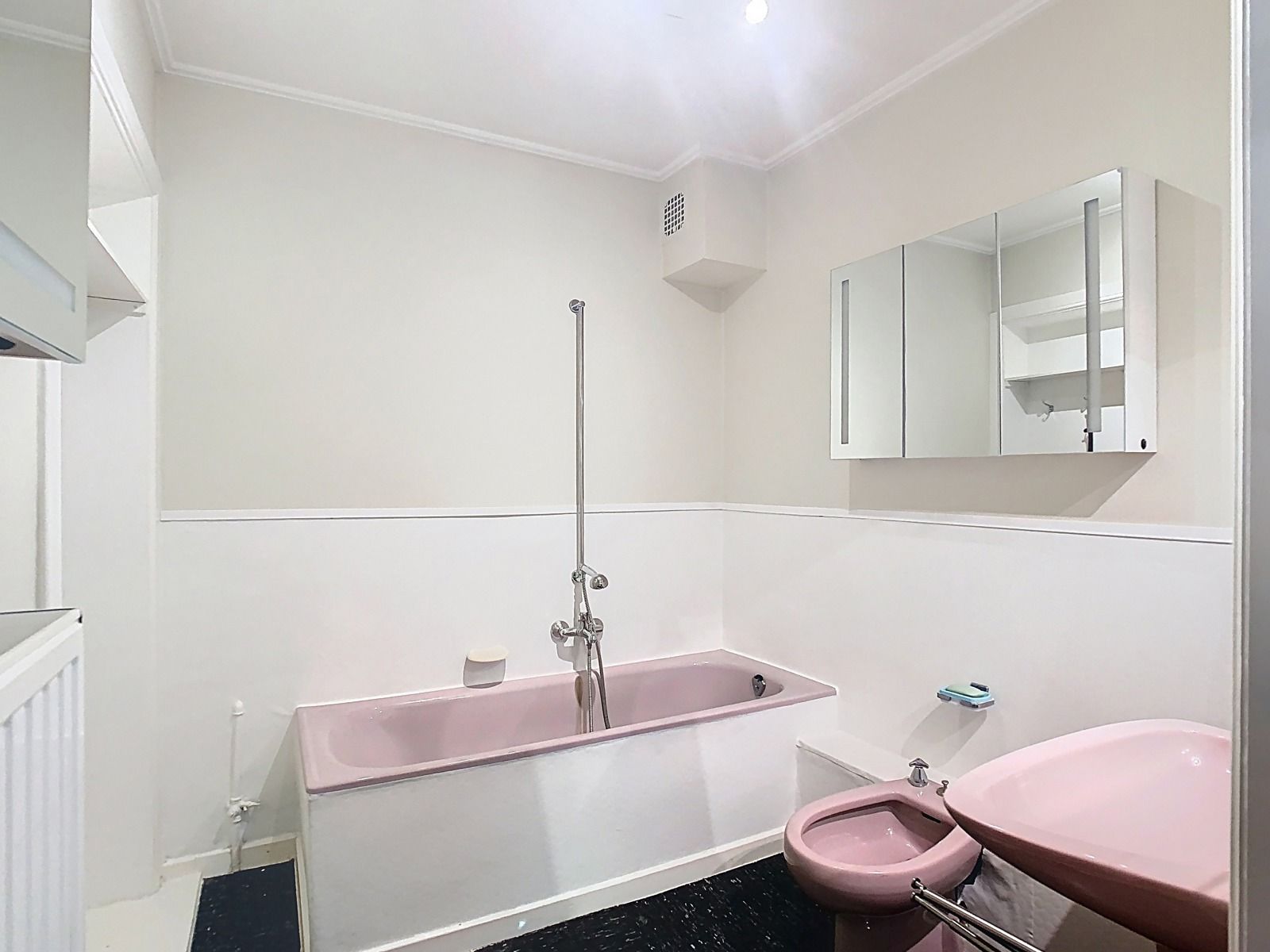 Woning met 2 SLPK, garages en riante tuin, op Toplocatie! foto 10