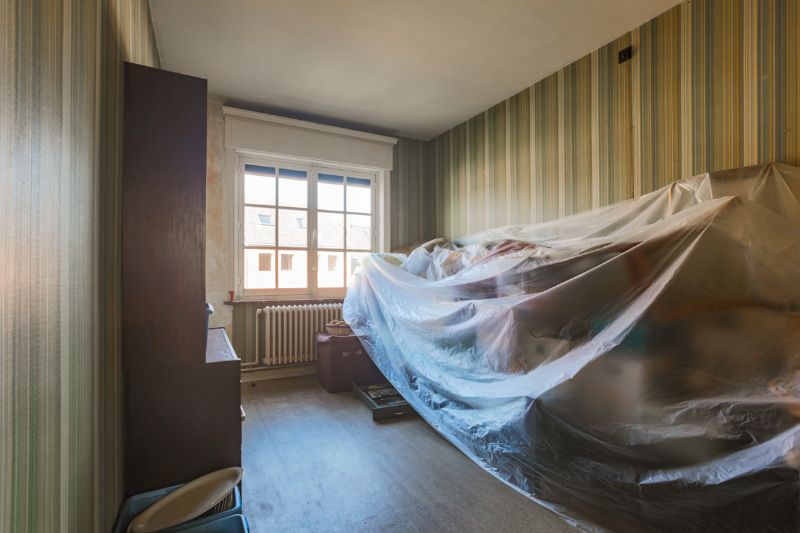Centraal gelegen, te renoveren, ruime halfopen bebouwing met 7 slaapkamers. Tuin kijkt uit op open ruimte... foto 9