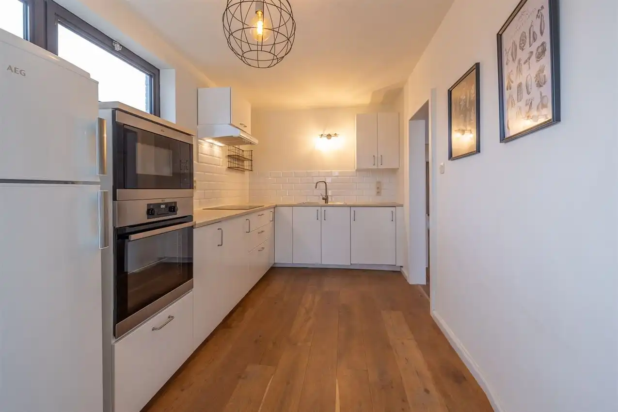 Instapklaar, volledig gerenoveerd appartement met twee terrassen foto 13
