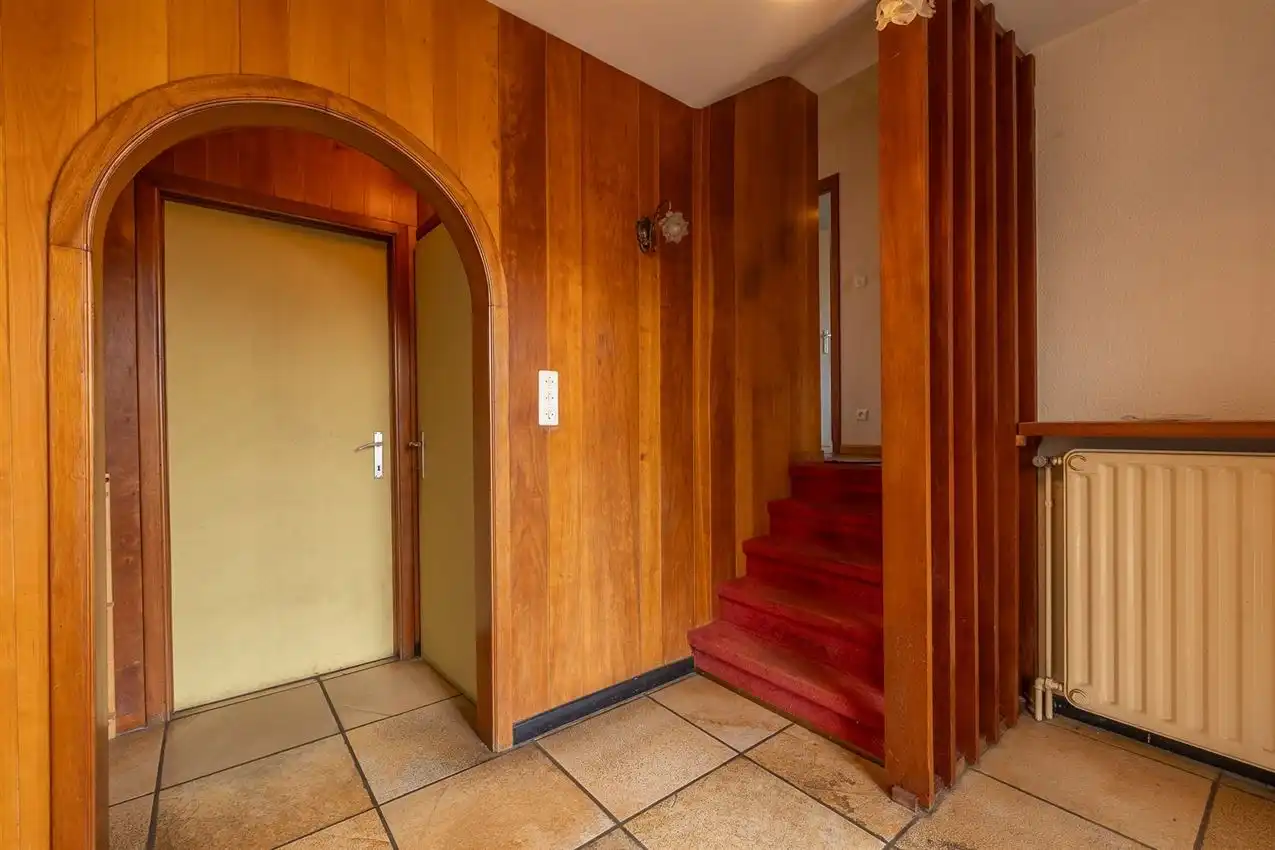 Te renoveren splitlevel woning in doodlopende straat foto 15