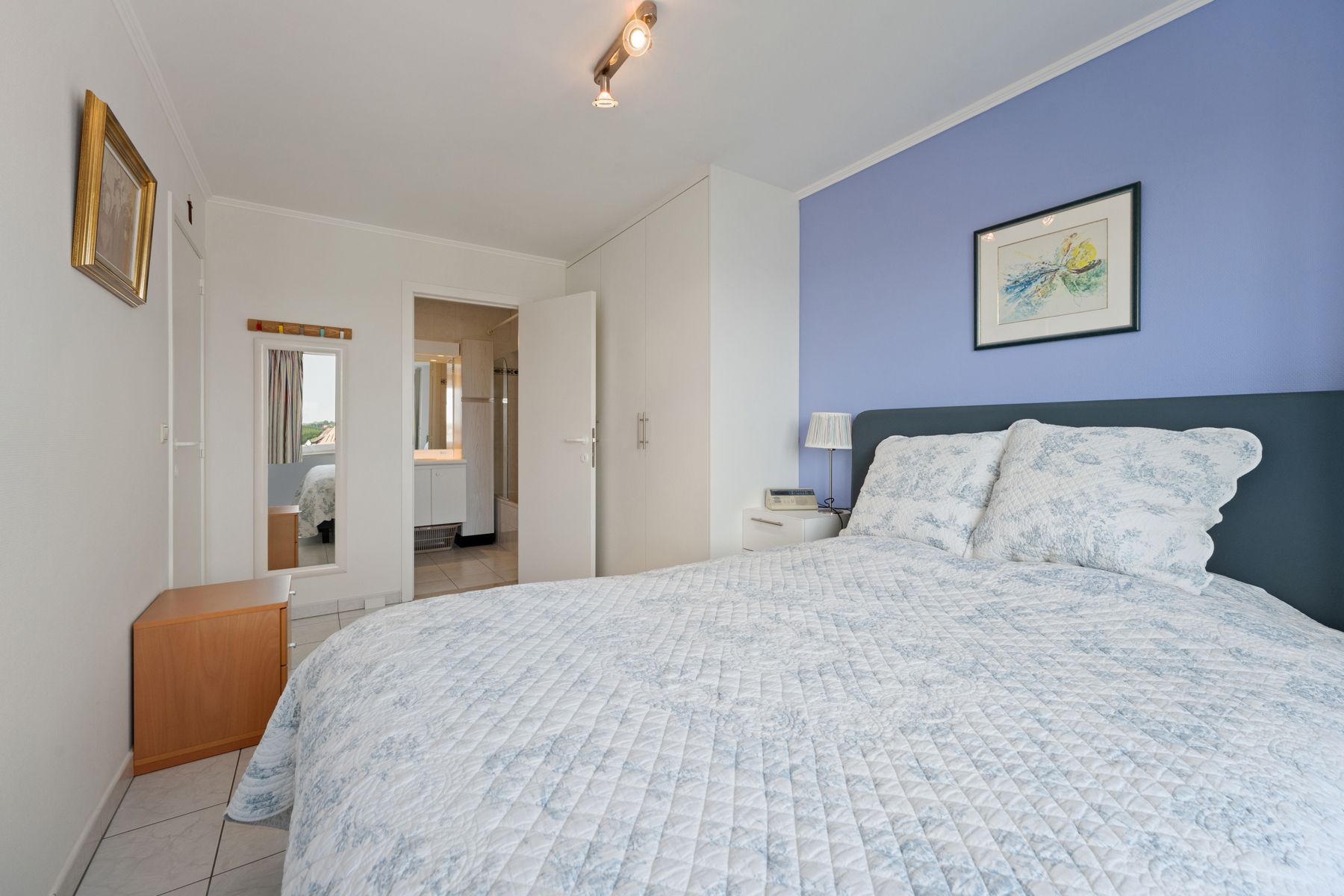 Verzorgd appartement met zonneterras en zijdelings zeezicht foto 9