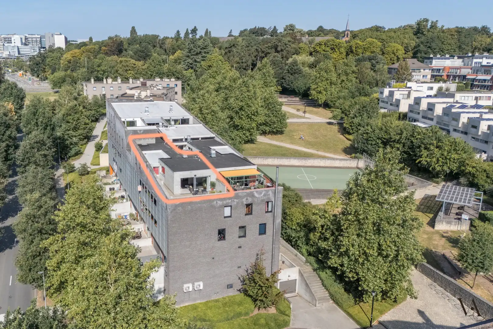 Penthouse met ruim terras, ondergrondse staanplaats en prachtig verzicht op topligging in Leuven foto 3