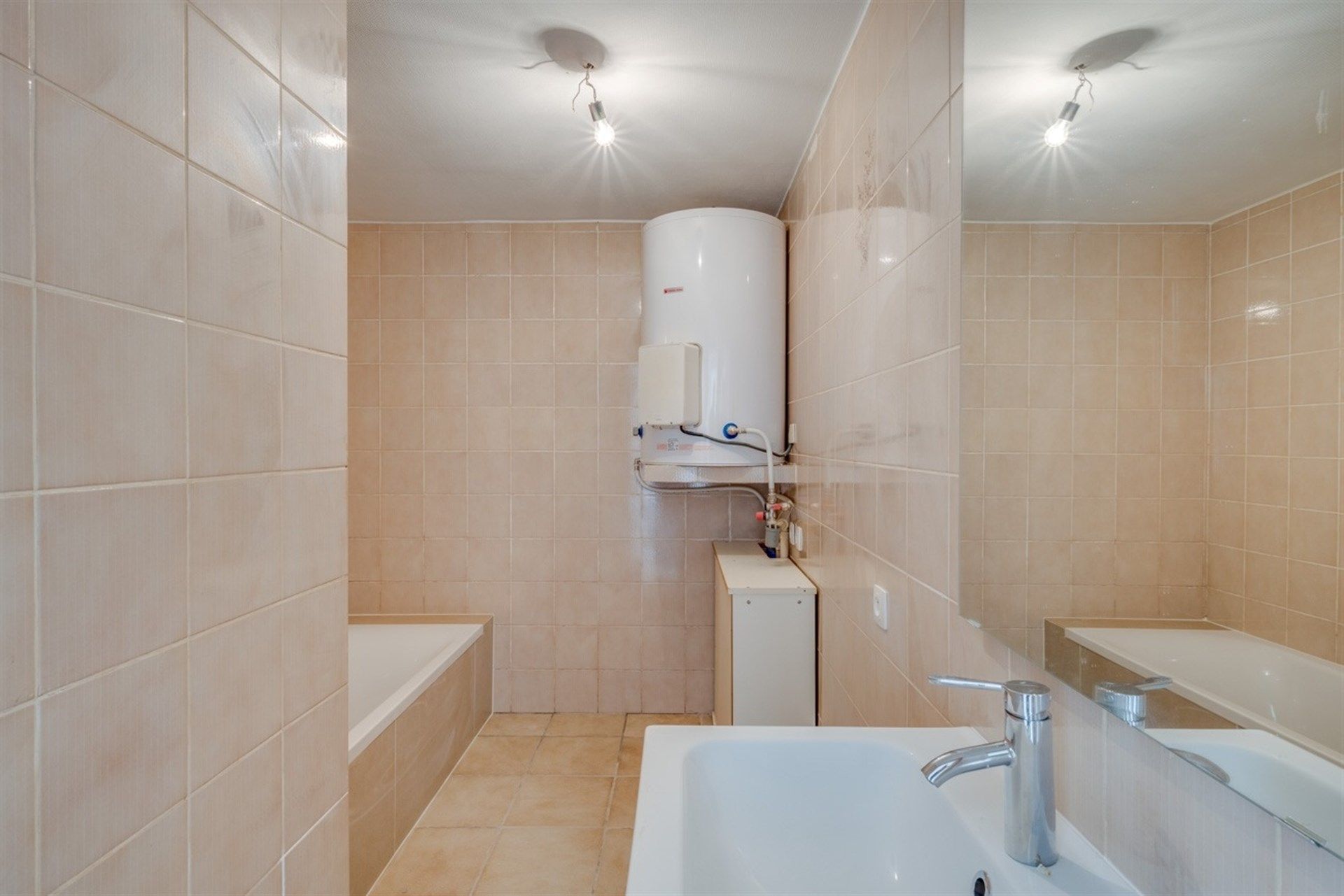 Ruim appartement met twee slaapkamers en staanplaats foto 8