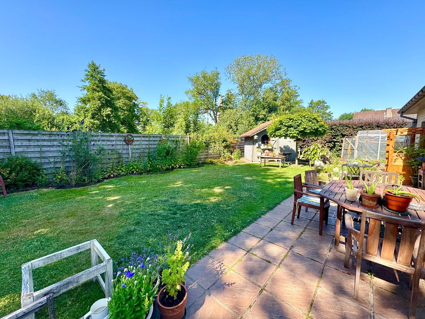 ALLEENSTAANDE WONING MET 4 SLPKS, GARAGE, CARPORT EN TUIN foto 5