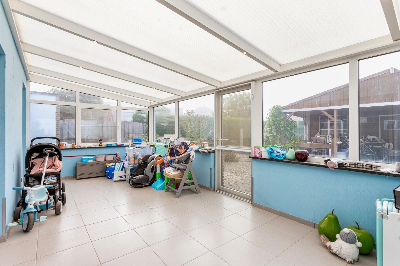 Ruime, te renoveren woning met 3 slpk en garage foto 9