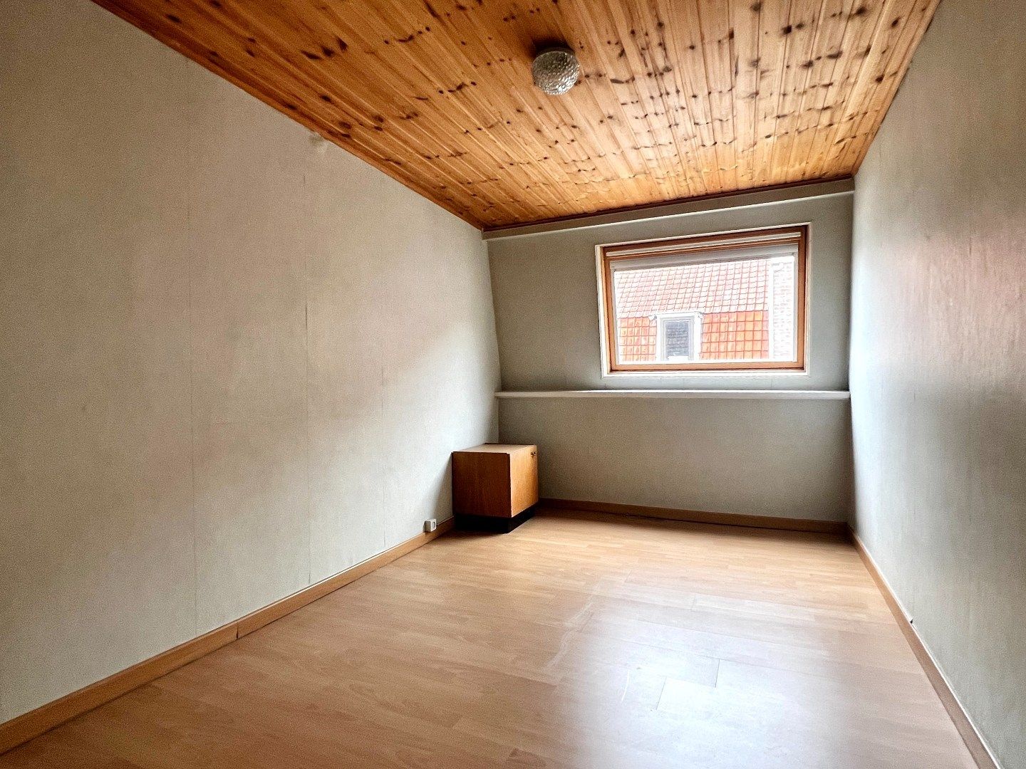 Charmante rijwoning te koop in hartje Harelbeke! – een ideale starterswoning of slimme investering! foto 17