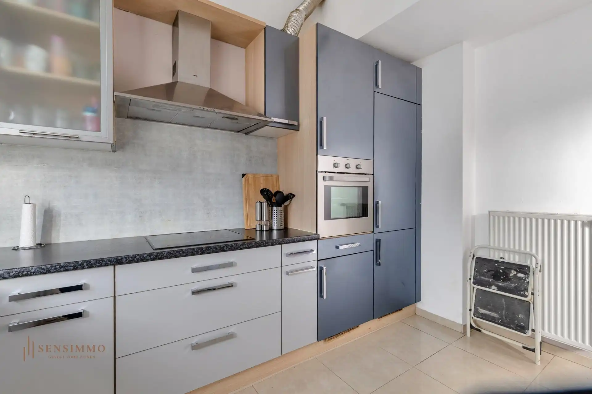 RUIM DUPLEX-APPARTEMENT VLAKBIJ CENTRUM MET 3 SLP, TERRAS, 2 AUTOSTAANPLAATSEN + 2 BERGINGEN foto 12