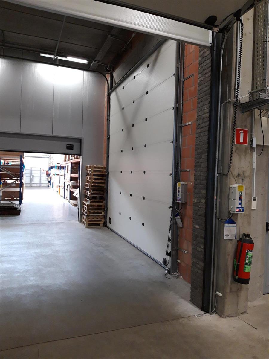 Magazijn, kantoren en toonzaal te huur in Aartselaar foto 13