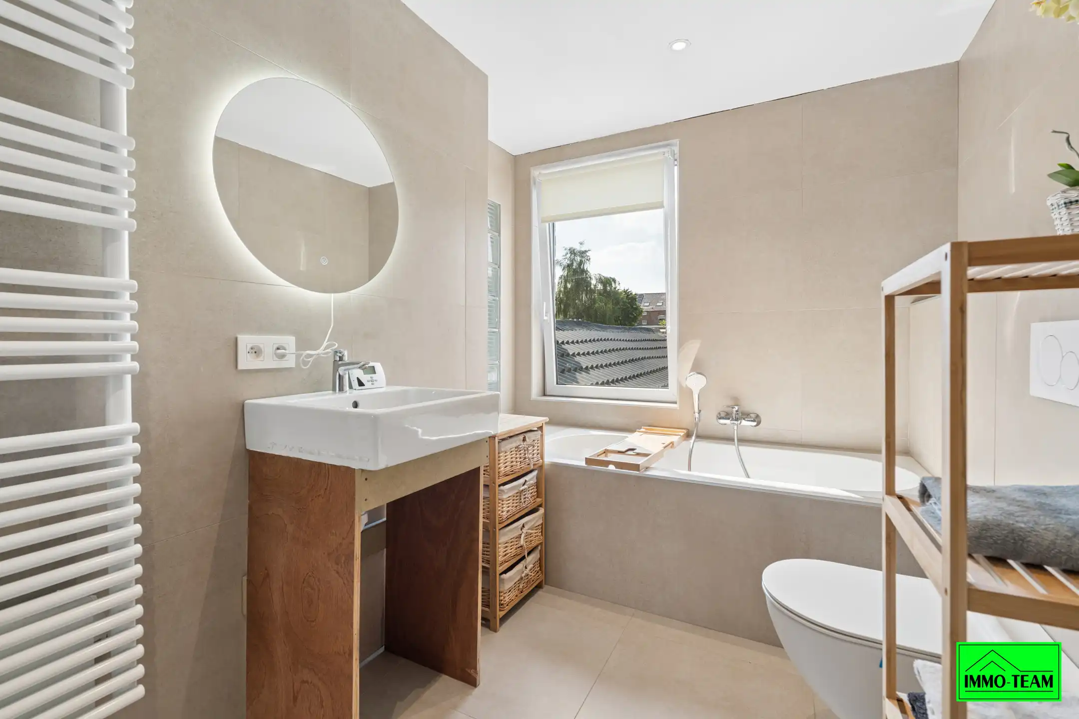 Gezellige, instapklare 2-gevelwoning nabij centrum Okegem foto 11