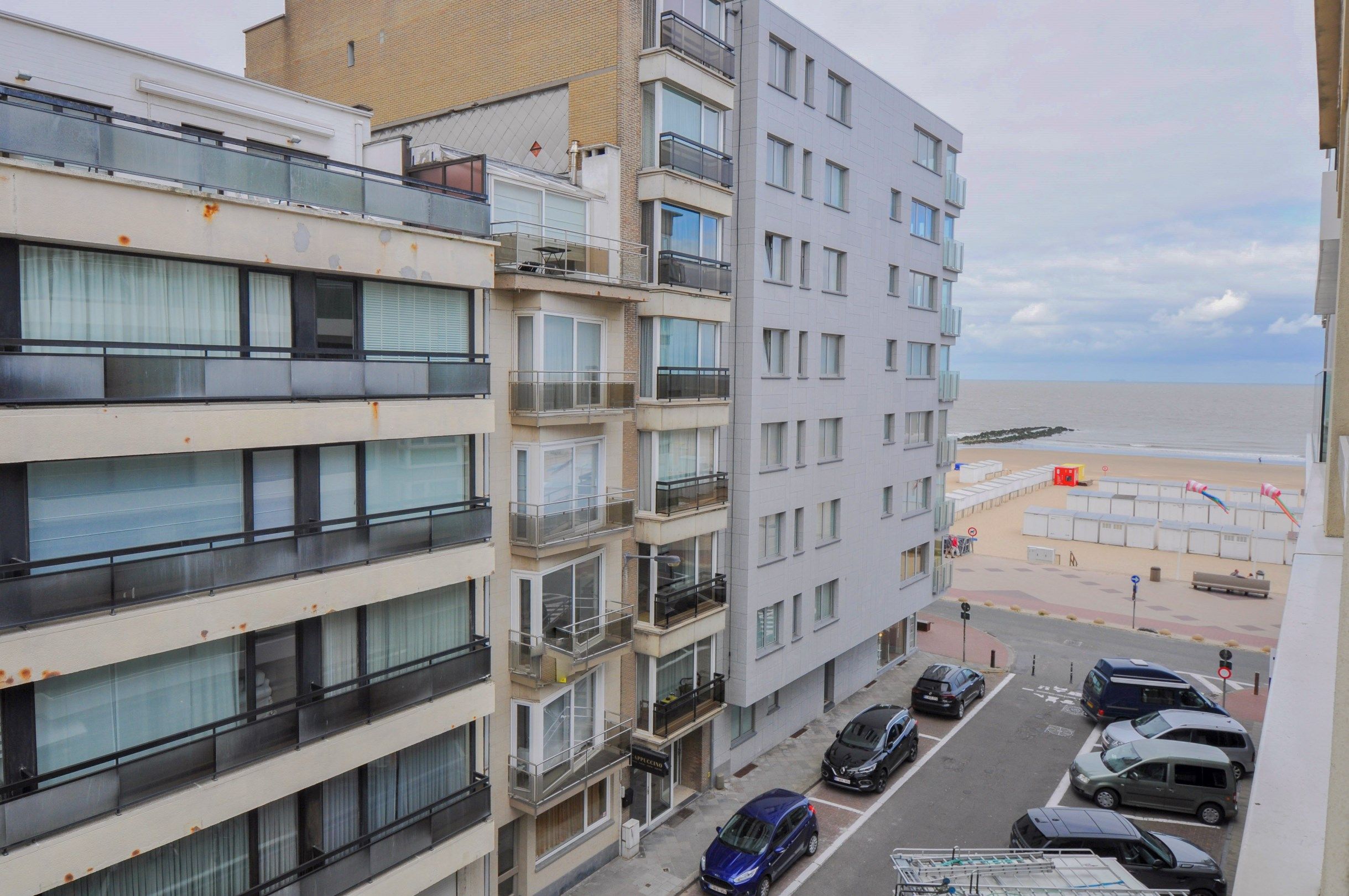 Stijlvol appartement met zijdelings zeezicht gelegen nabij het Driehoeksplein. foto 3