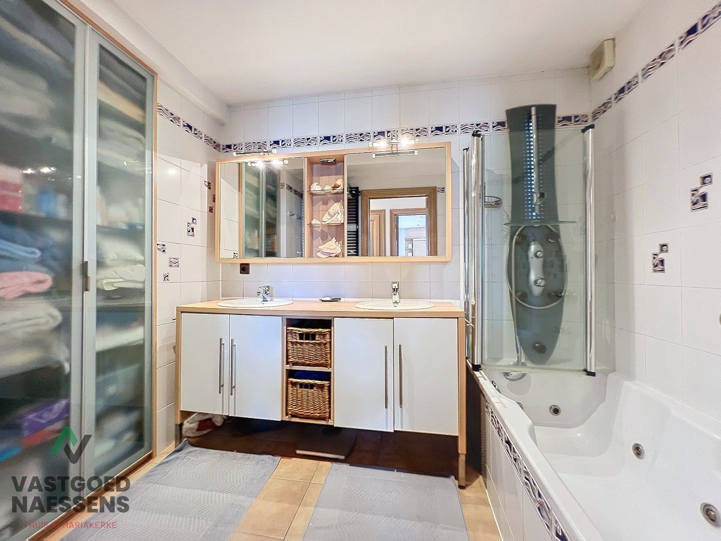 SCHITTEREND HOEK-APPARTEMENT MET PANORAMISCH ZICHT foto 16