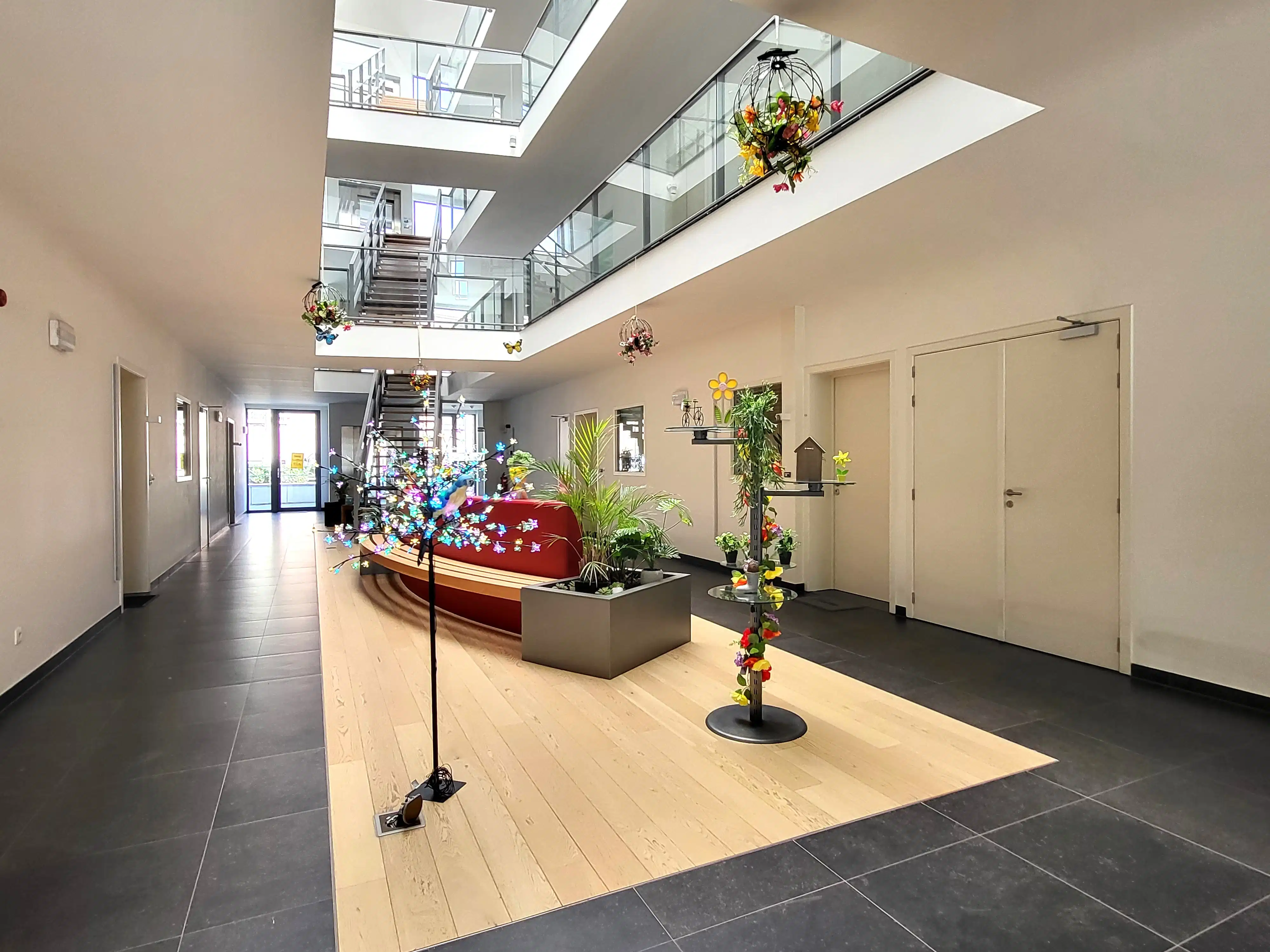 Instapklaar en energiezuinig appartement (66 m²) met zuidgerichte terrassen, ideaal gelegen in een rustige dorpsomgeving op wandelafstand van winkels, openbaar vervoer en scholen.  foto 23