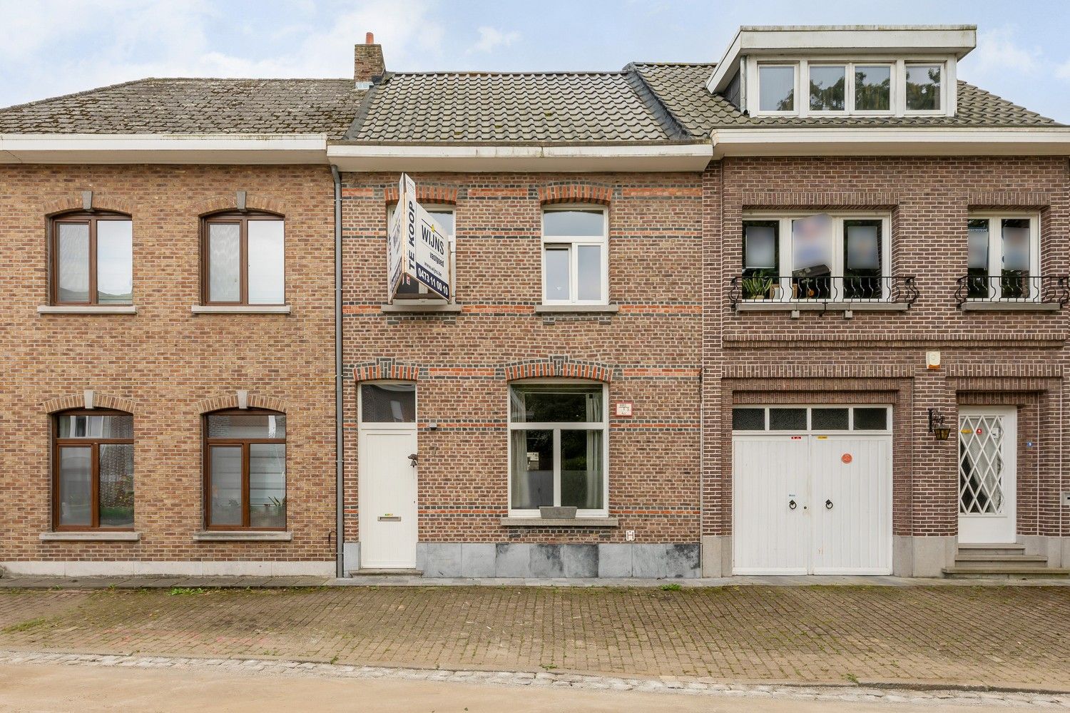 Gunstig en rustig gelegen woning die een grondige renovatie genoot in 2009 met een EPC van 181kwh / (m2 jaar) foto 1