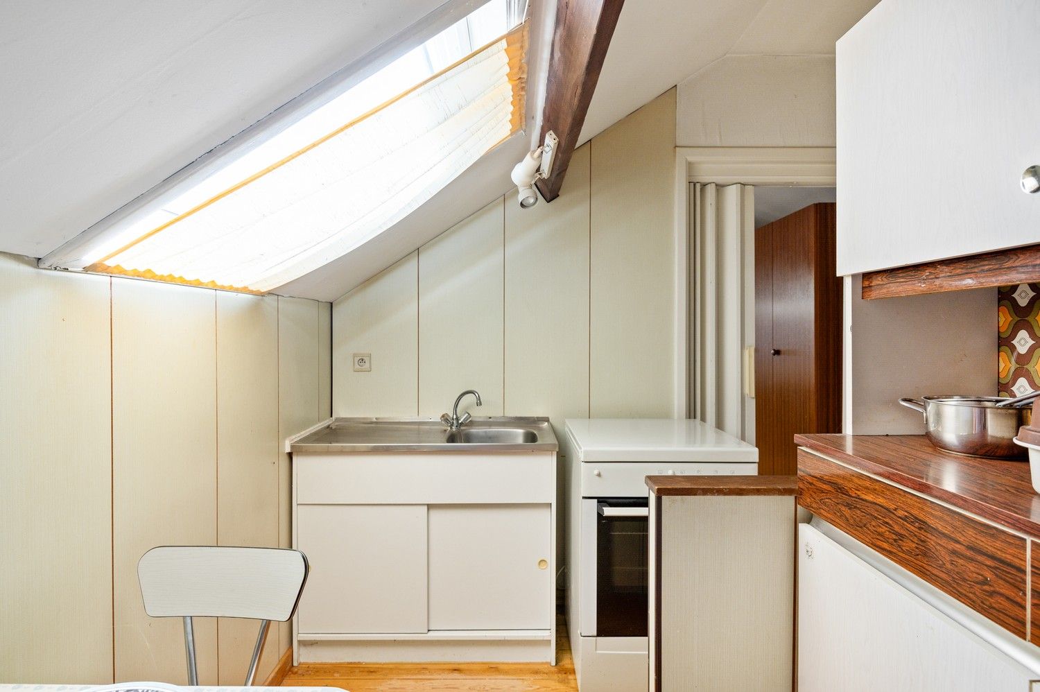 Deze woning is gelegen in een rustige omgeving en beschikt over bijzonder veel potentieel te Lier foto 16