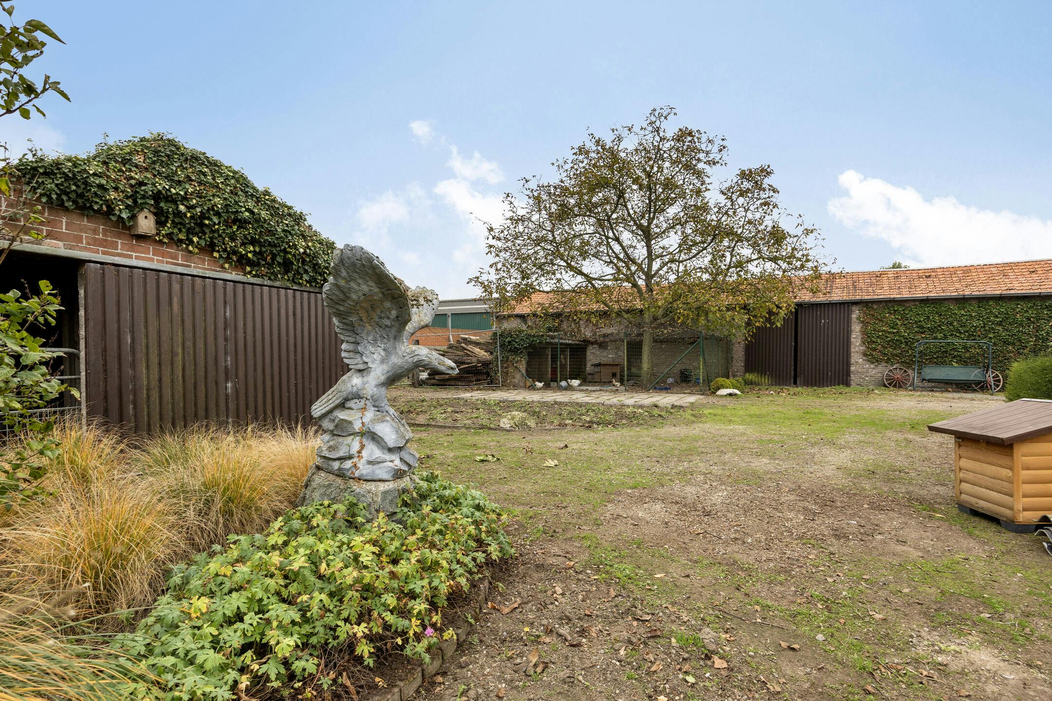 Te renoveren hoeve en bijgebouwen met charme en potentieel foto 16