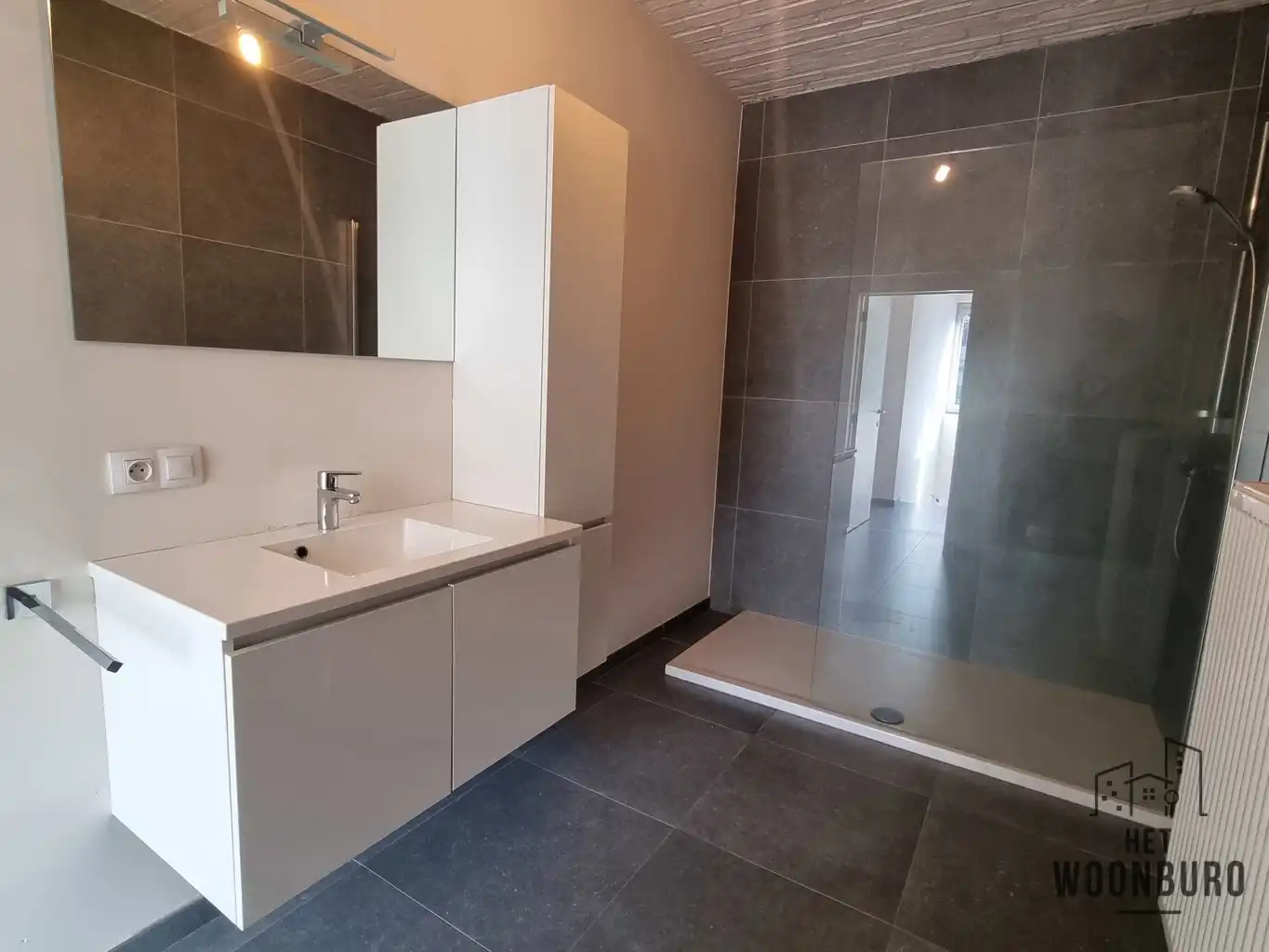 Ruime duplex met één slpk, bureau, tuin en 2 staanplaatsen foto 10