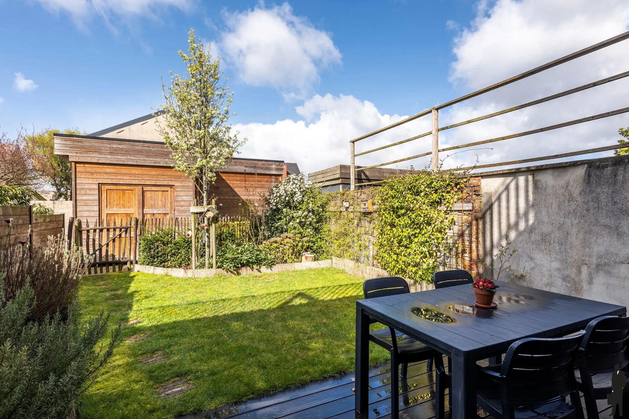 Instapklaar gelijkvloers appartement met tuin en carport foto 12