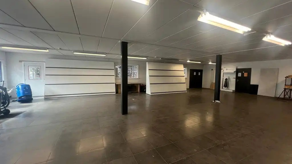 Showroom met kantoor en stockageruimte te huur in de haven van Gent foto 9